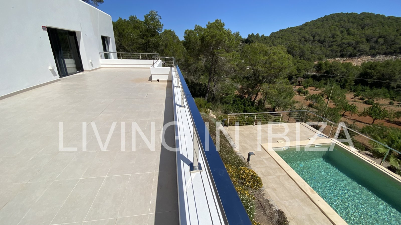 ALQUILER ANUAL/LARGO PLAZO, villa moderna sin amueblar, San Juan, Ibiza, piscina de sal, calefacción suelo radiante, 3 habitaciones, 3 baños 
