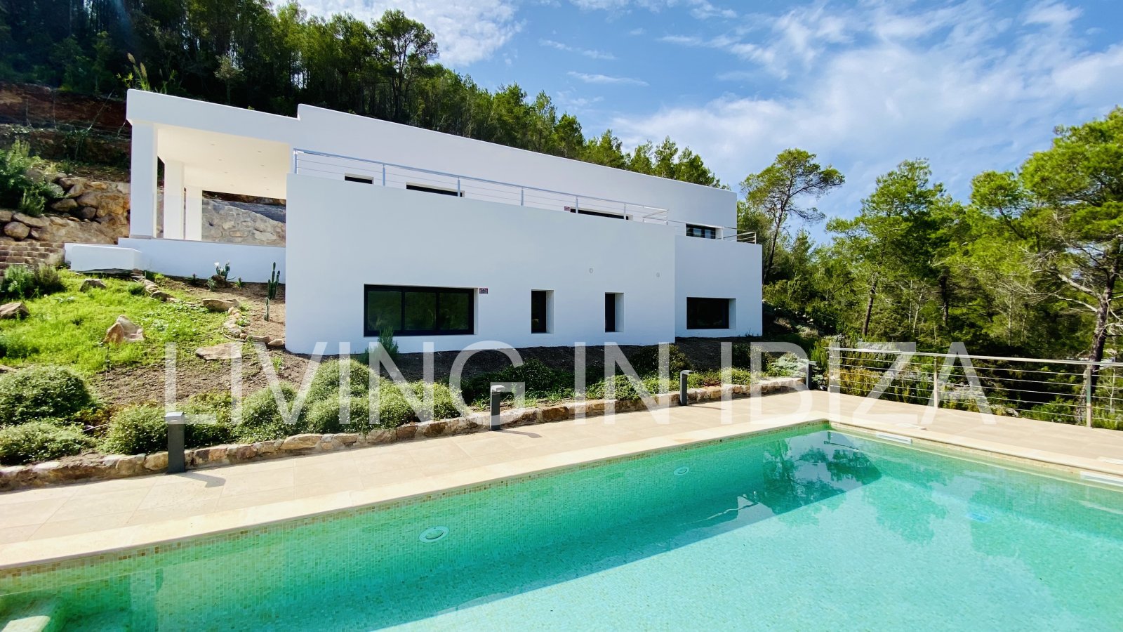 ALQUILER ANUAL/LARGO PLAZO, villa moderna sin amueblar, San Juan, Ibiza, piscina de sal, calefacción suelo radiante, 3 habitaciones, 3 baños 