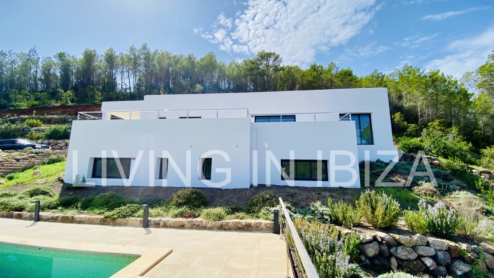 ALQUILER ANUAL/LARGO PLAZO, villa moderna sin amueblar, San Juan, Ibiza, piscina de sal, calefacción suelo radiante, 3 habitaciones, 3 baños 