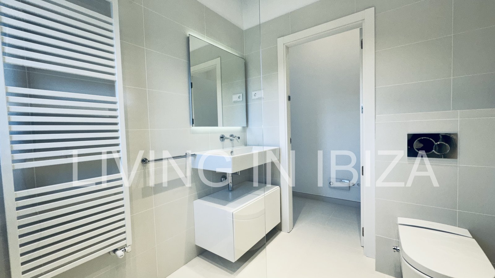 ALQUILER ANUAL/LARGO PLAZO, villa moderna sin amueblar, San Juan, Ibiza, piscina de sal, calefacción suelo radiante, 3 habitaciones, 3 baños 