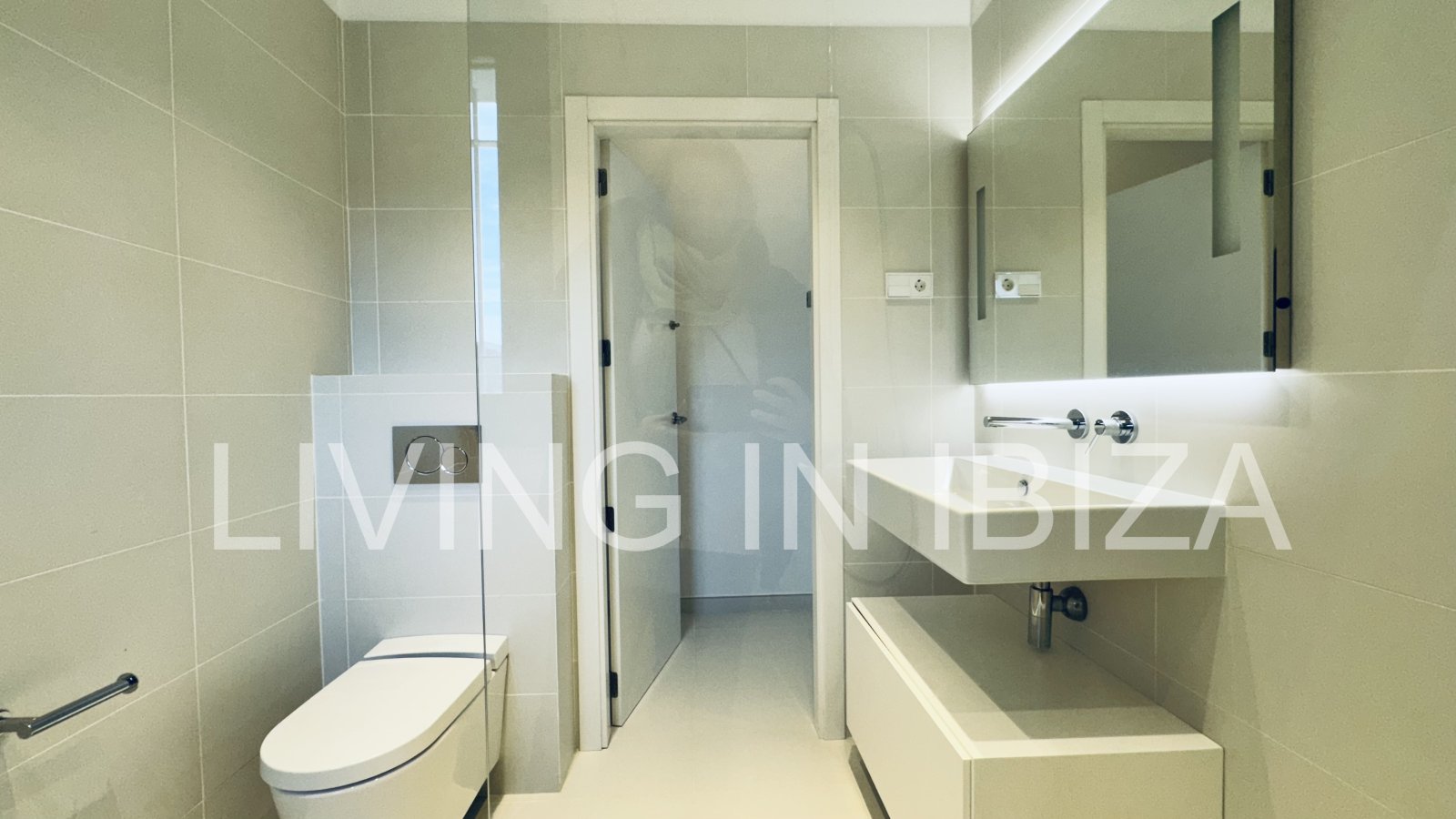 ALQUILER ANUAL/LARGO PLAZO, villa moderna sin amueblar, San Juan, Ibiza, piscina de sal, calefacción suelo radiante, 3 habitaciones, 3 baños 