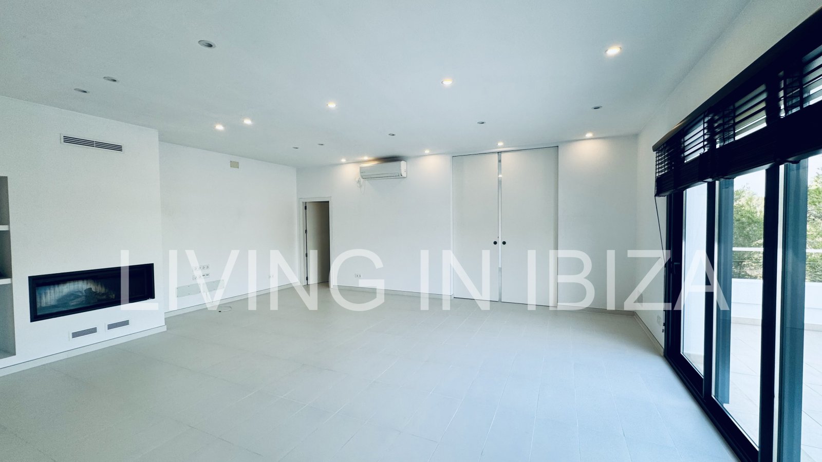 ALQUILER ANUAL/LARGO PLAZO, villa moderna sin amueblar, San Juan, Ibiza, piscina de sal, calefacción suelo radiante, 3 habitaciones, 3 baños 