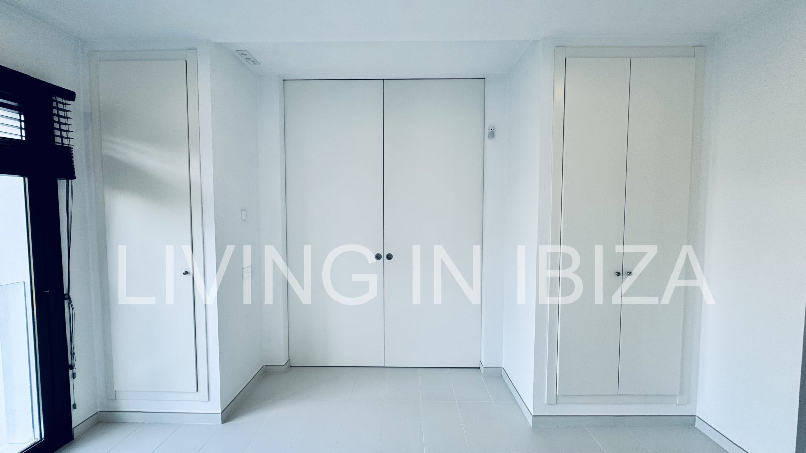 ALQUILER ANUAL/LARGO PLAZO, villa moderna sin amueblar, San Juan, Ibiza, piscina de sal, calefacción suelo radiante, 3 habitaciones, 3 baños 