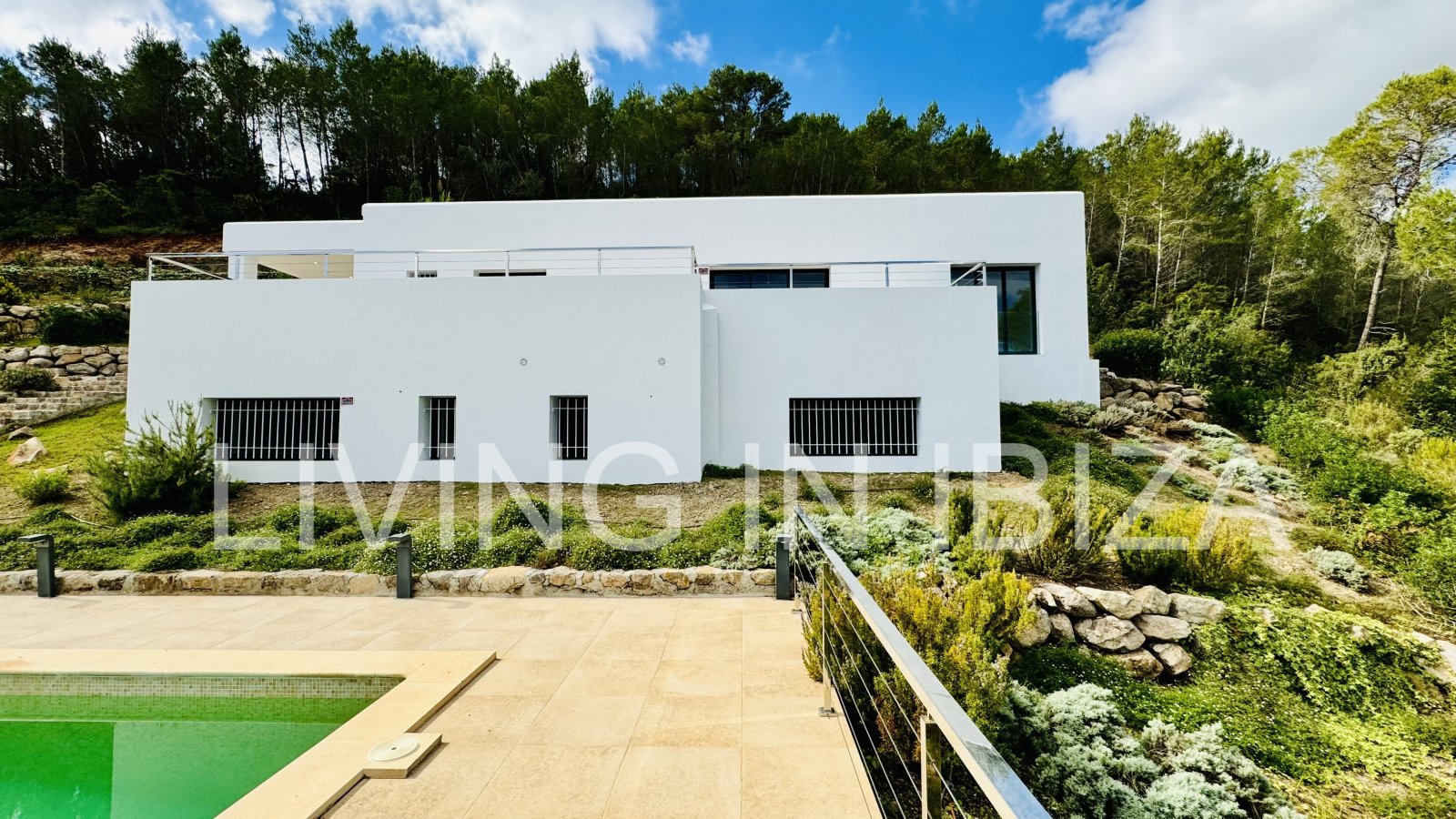 ALQUILER ANUAL/LARGO PLAZO, villa moderna sin amueblar, San Juan, Ibiza, piscina de sal, calefacción suelo radiante, 3 habitaciones, 3 baños 