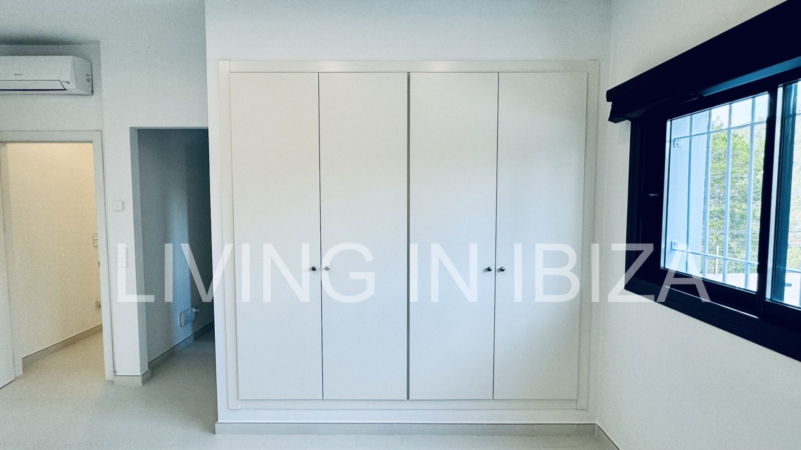 ALQUILER ANUAL/LARGO PLAZO, villa moderna sin amueblar, San Juan, Ibiza, piscina de sal, calefacción suelo radiante, 3 habitaciones, 3 baños 