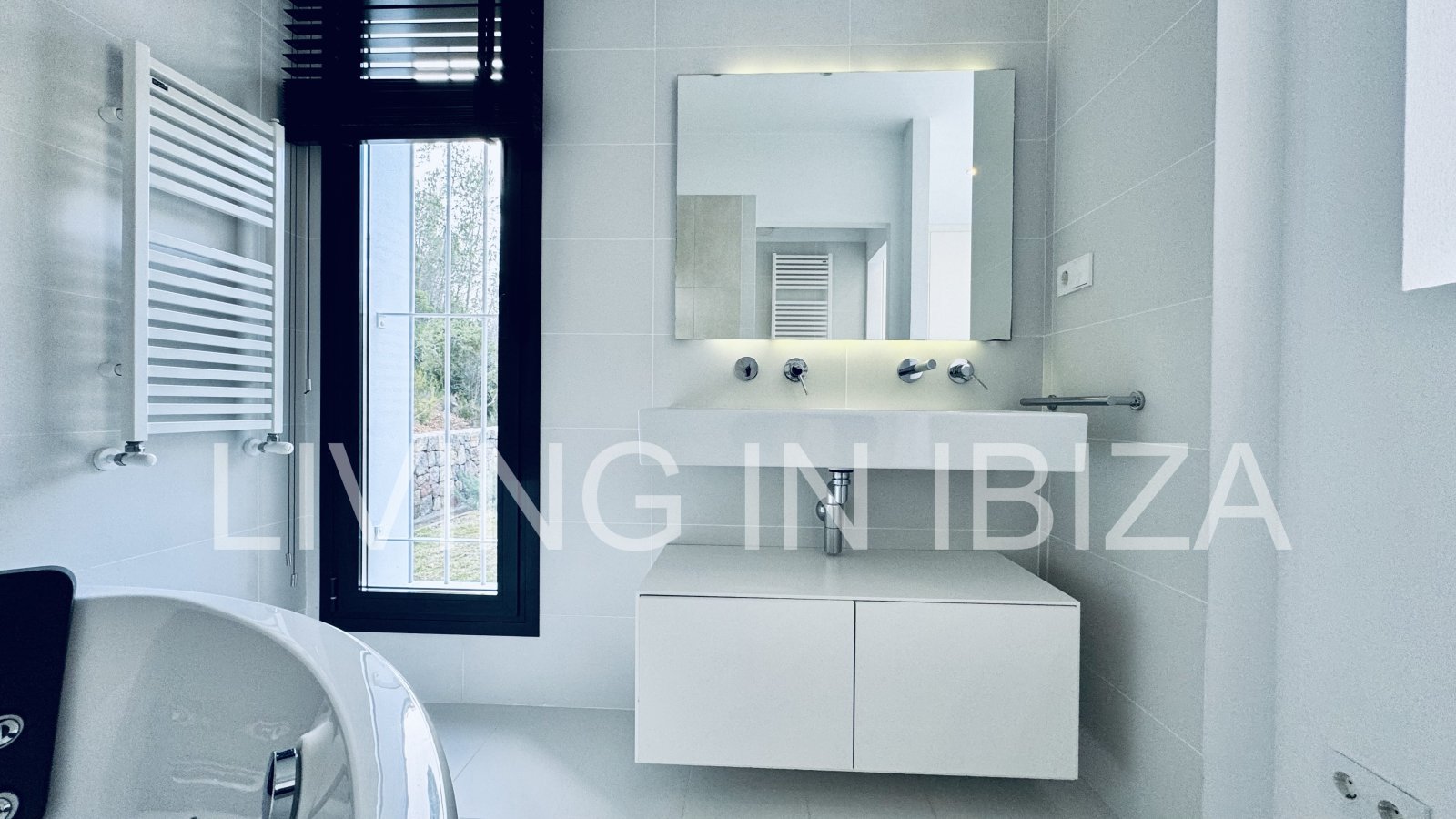 ALQUILER ANUAL/LARGO PLAZO, villa moderna sin amueblar, San Juan, Ibiza, piscina de sal, calefacción suelo radiante, 3 habitaciones, 3 baños 