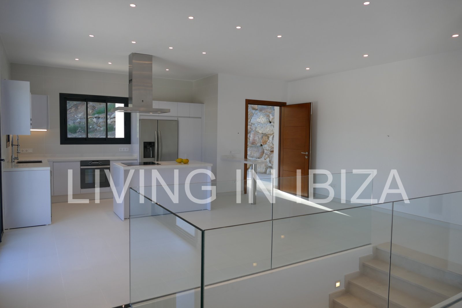 ALQUILER ANUAL/LARGO PLAZO, villa moderna sin amueblar, San Juan, Ibiza, piscina de sal, calefacción suelo radiante, 3 habitaciones, 3 baños 
