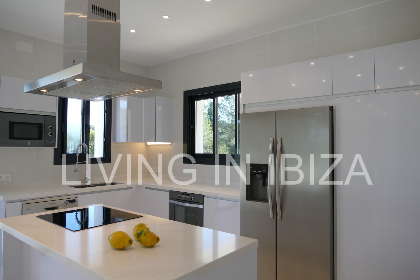 ALQUILER ANUAL/LARGO PLAZO, villa moderna sin amueblar, San Juan, Ibiza, piscina de sal, calefacción suelo radiante, 3 habitaciones, 3 baños 