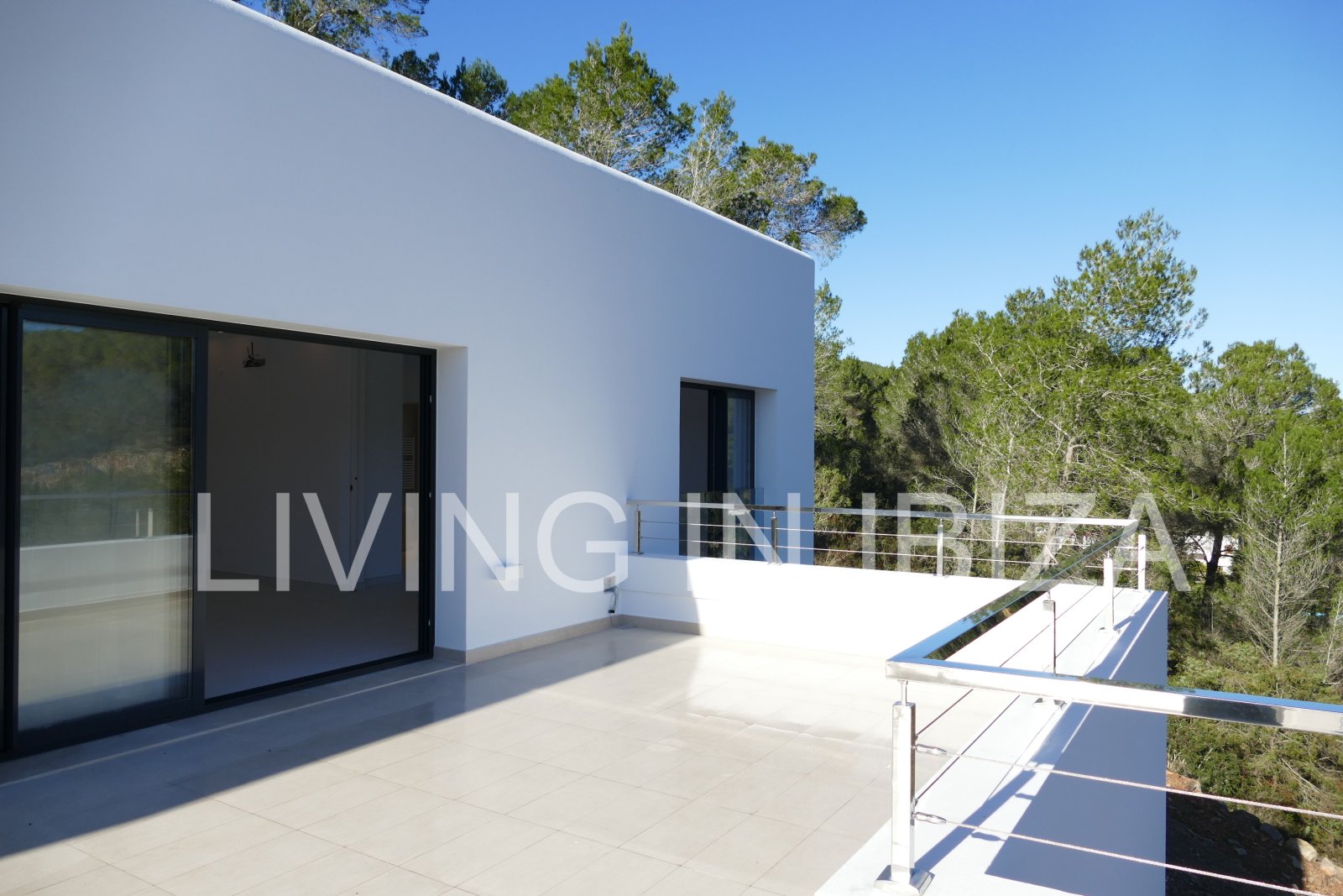 ALQUILER ANUAL/LARGO PLAZO, villa moderna sin amueblar, San Juan, Ibiza, piscina de sal, calefacción suelo radiante, 3 habitaciones, 3 baños 
