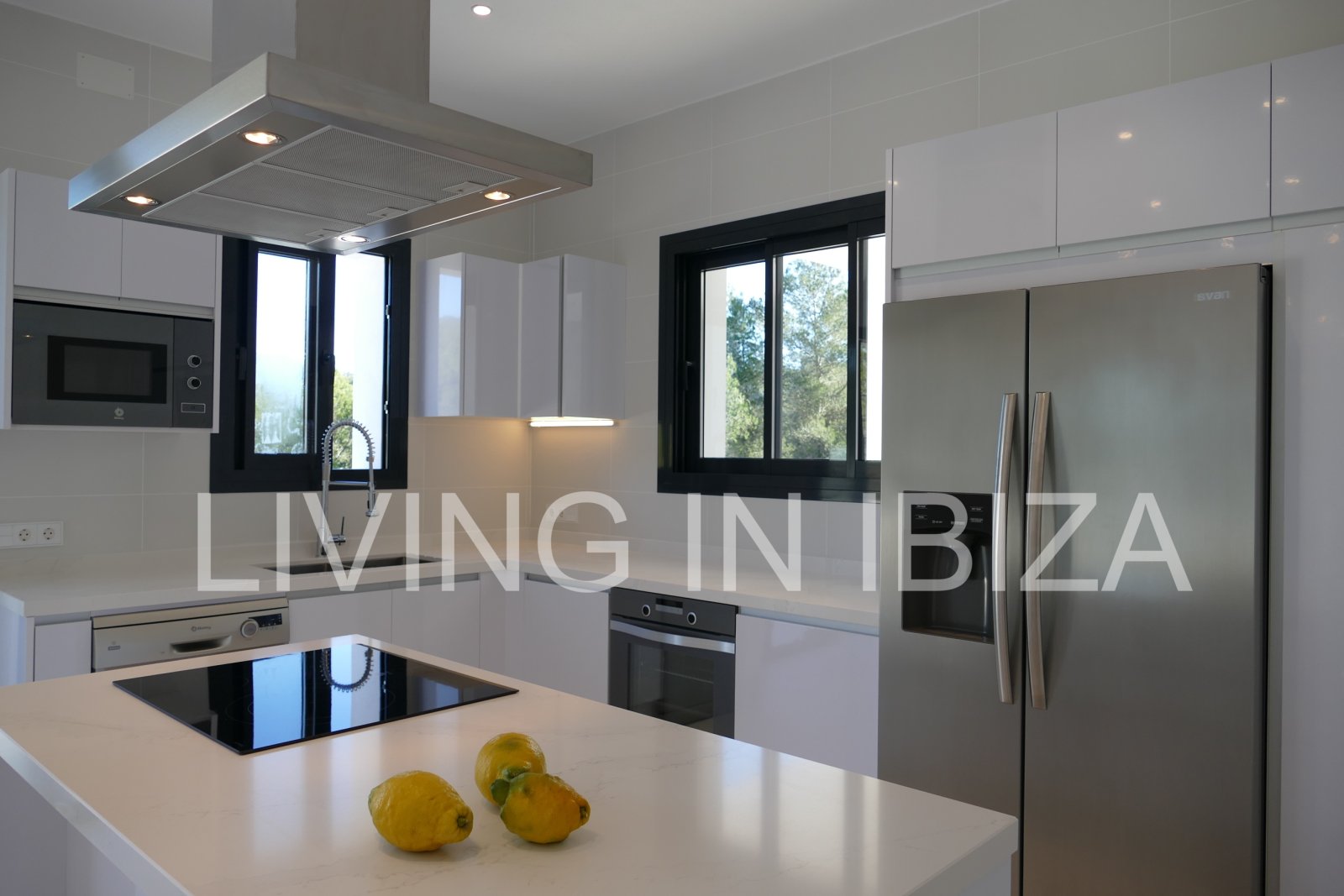 ALQUILER ANUAL/LARGO PLAZO, villa moderna sin amueblar, San Juan, Ibiza, piscina de sal, calefacción suelo radiante, 3 habitaciones, 3 baños 