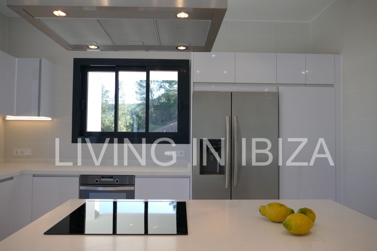 ALQUILER ANUAL/LARGO PLAZO, villa moderna sin amueblar, San Juan, Ibiza, piscina de sal, calefacción suelo radiante, 3 habitaciones, 3 baños 