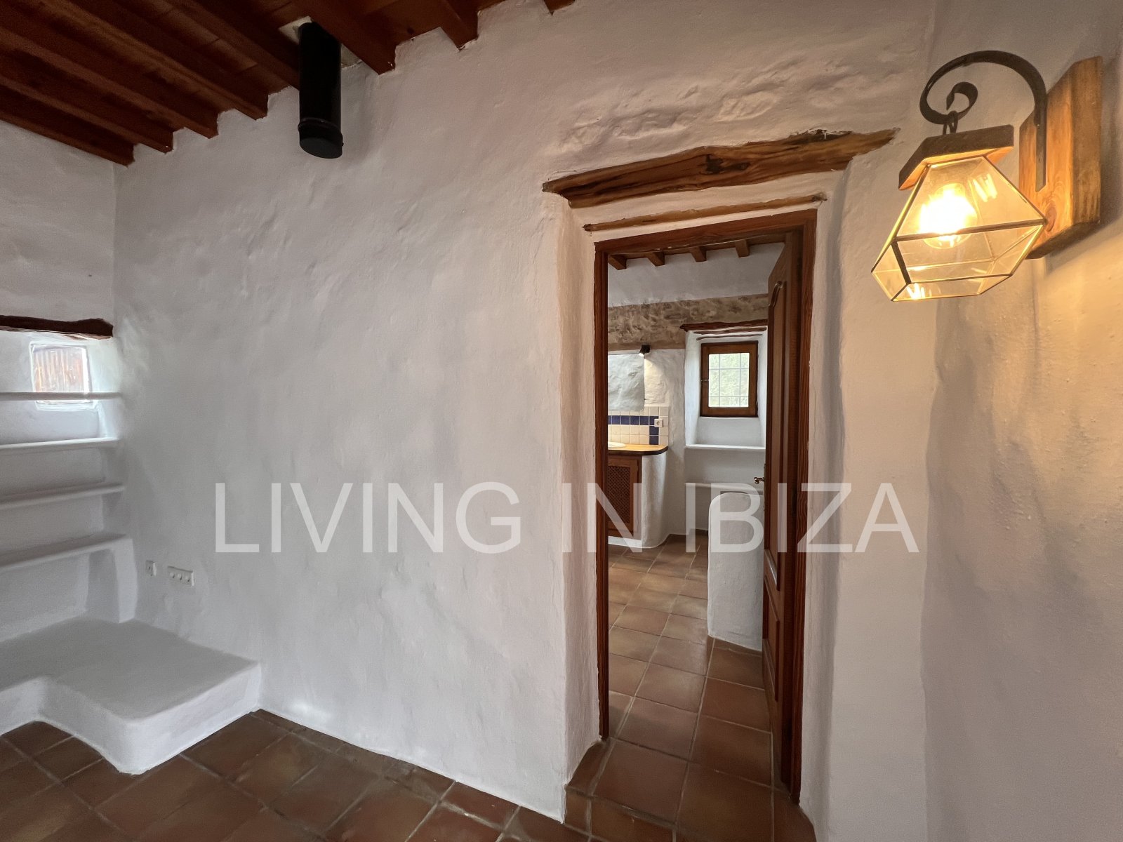 Se alquila anual en Santa Gertrudis, Ibiza.Casa Payesa con toques de actualidad, donde podrá disfrutar del encanto de vivir rodeado por la naturaleza.