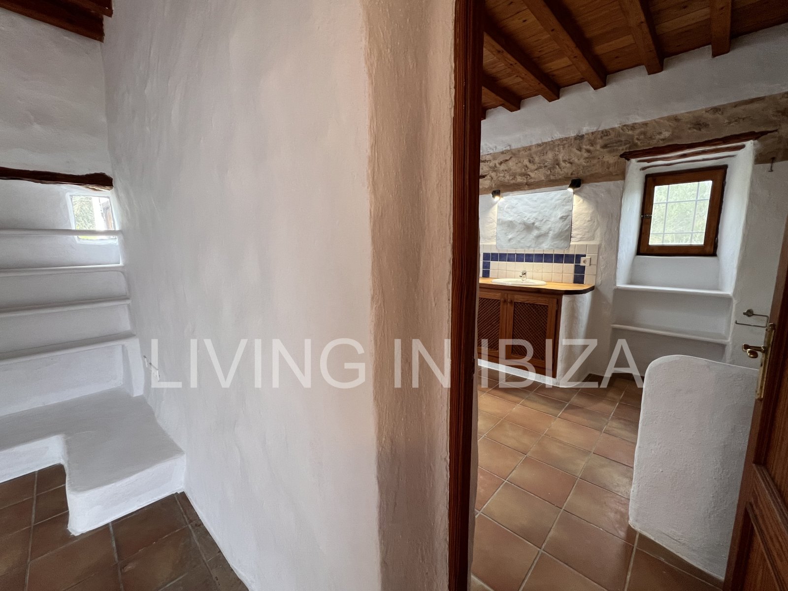 Se alquila anual en Santa Gertrudis, Ibiza.Casa Payesa con toques de actualidad, donde podrá disfrutar del encanto de vivir rodeado por la naturaleza.