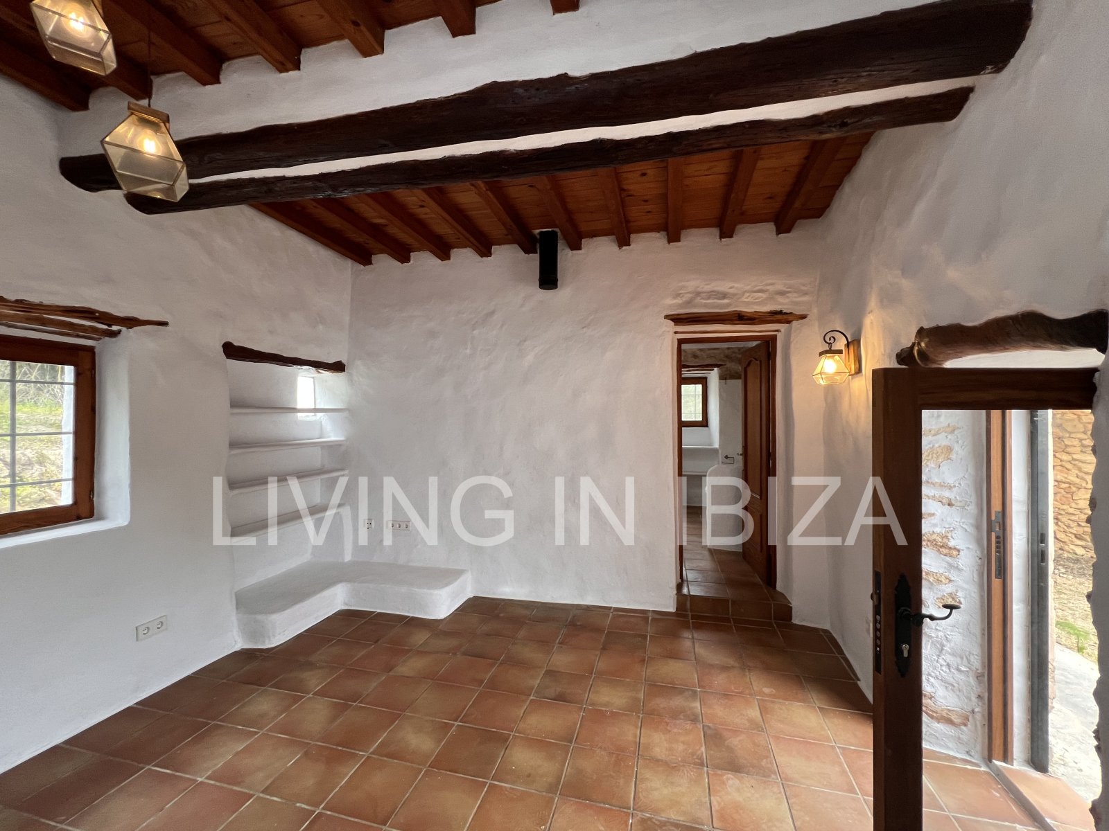 Se alquila anual en Santa Gertrudis, Ibiza.Casa Payesa con toques de actualidad, donde podrá disfrutar del encanto de vivir rodeado por la naturaleza.