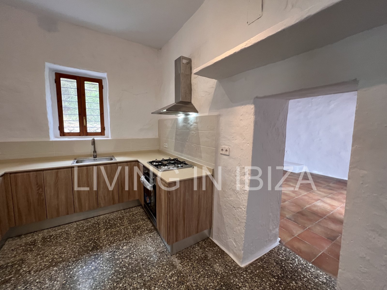 Se alquila anual en Santa Gertrudis, Ibiza.Casa Payesa con toques de actualidad, donde podrá disfrutar del encanto de vivir rodeado por la naturaleza.