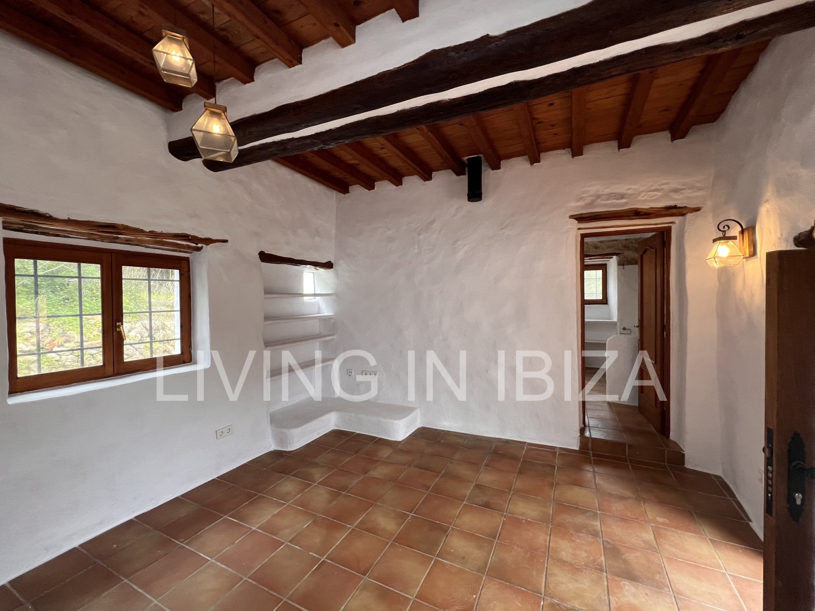 Se alquila anual en Santa Gertrudis, Ibiza.Casa Payesa con toques de actualidad, donde podrá disfrutar del encanto de vivir rodeado por la naturaleza.