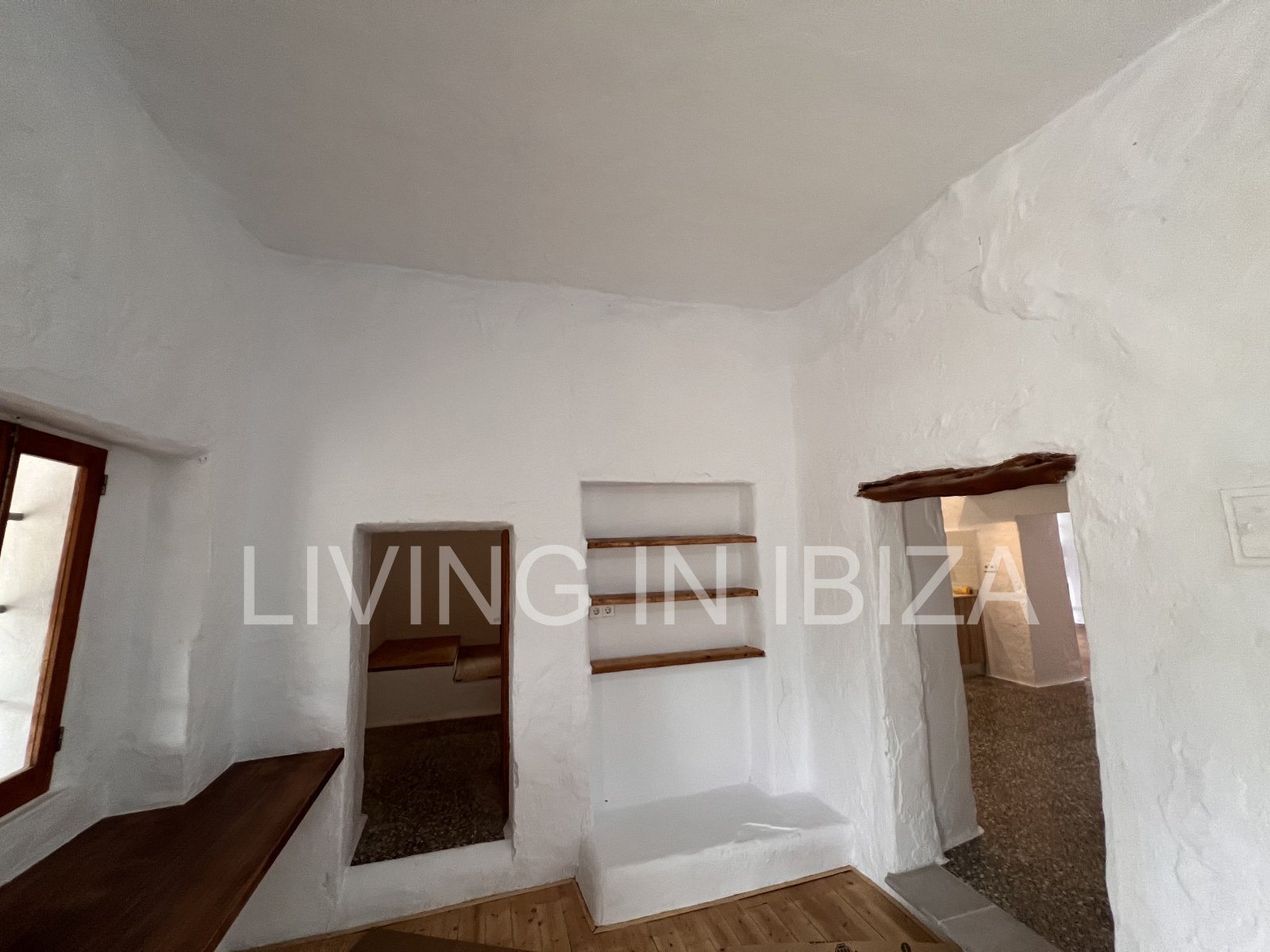 Se alquila anual en Santa Gertrudis, Ibiza.Casa Payesa con toques de actualidad, donde podrá disfrutar del encanto de vivir rodeado por la naturaleza.