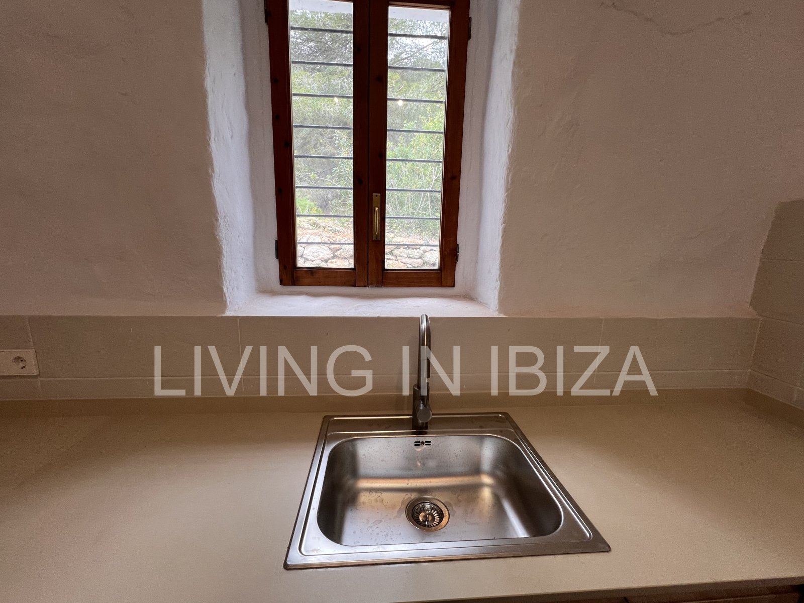 Se alquila anual en Santa Gertrudis, Ibiza.Casa Payesa con toques de actualidad, donde podrá disfrutar del encanto de vivir rodeado por la naturaleza.