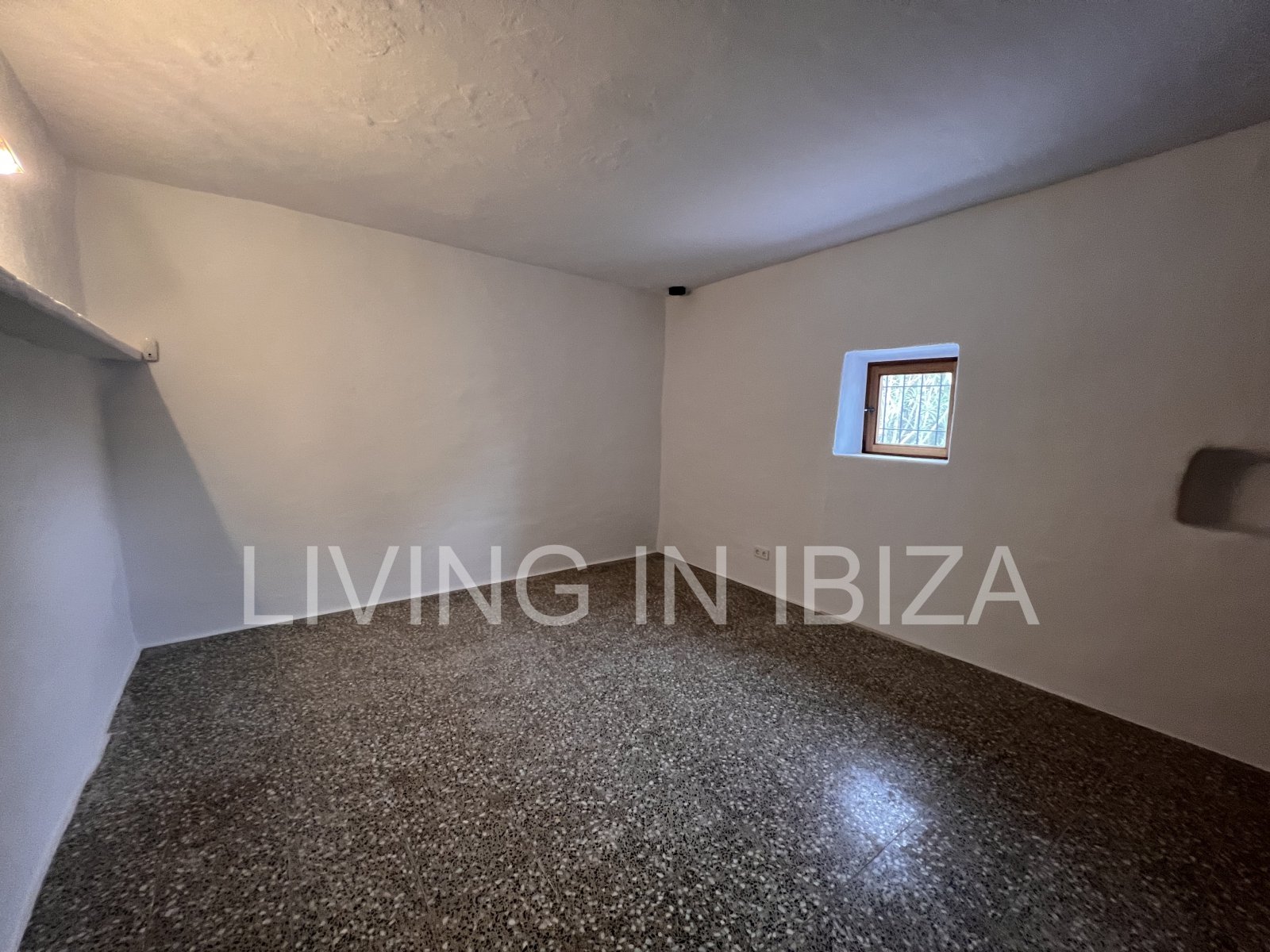 Se alquila anual en Santa Gertrudis, Ibiza.Casa Payesa con toques de actualidad, donde podrá disfrutar del encanto de vivir rodeado por la naturaleza.