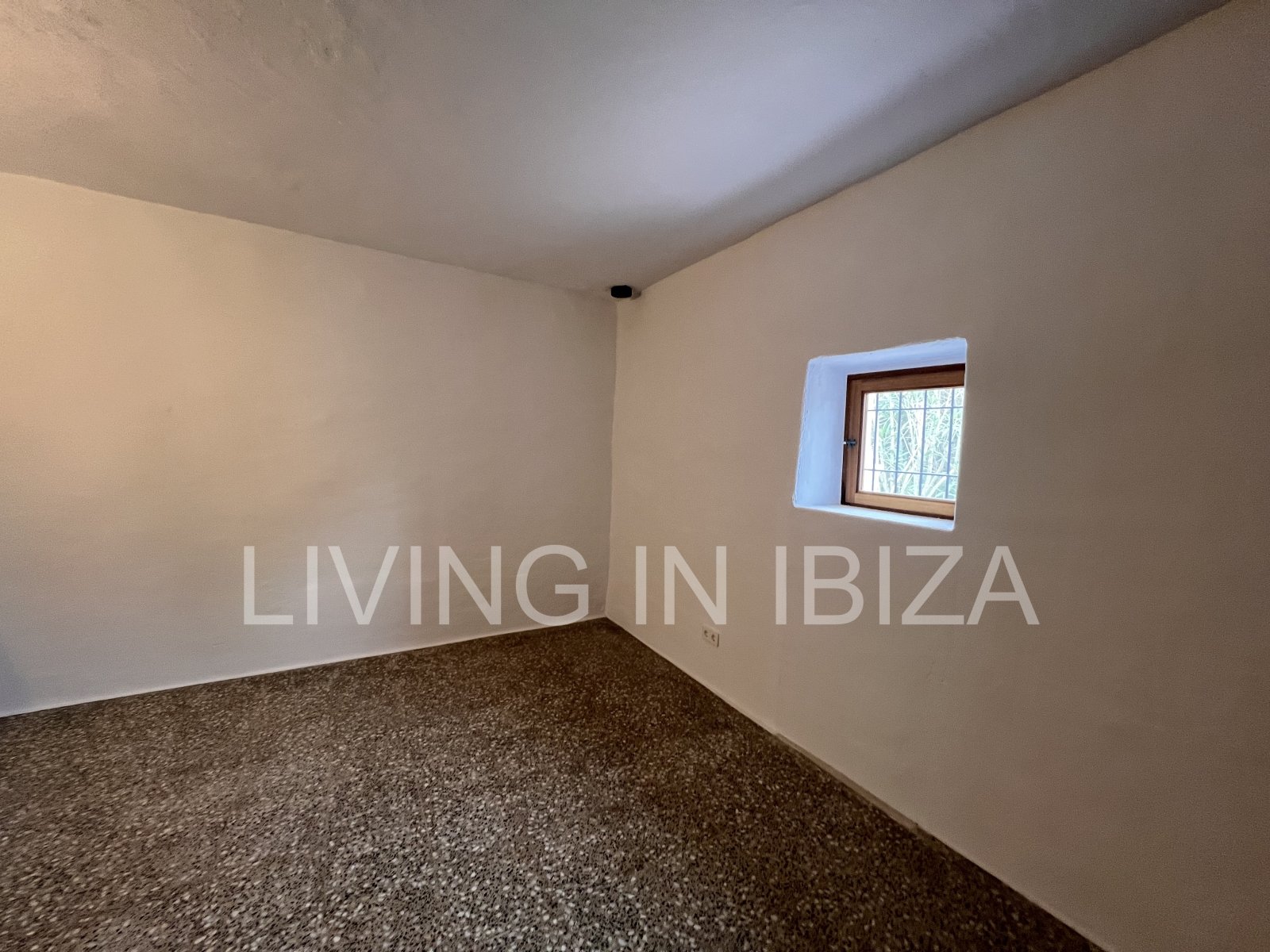 Se alquila anual en Santa Gertrudis, Ibiza.Casa Payesa con toques de actualidad, donde podrá disfrutar del encanto de vivir rodeado por la naturaleza.