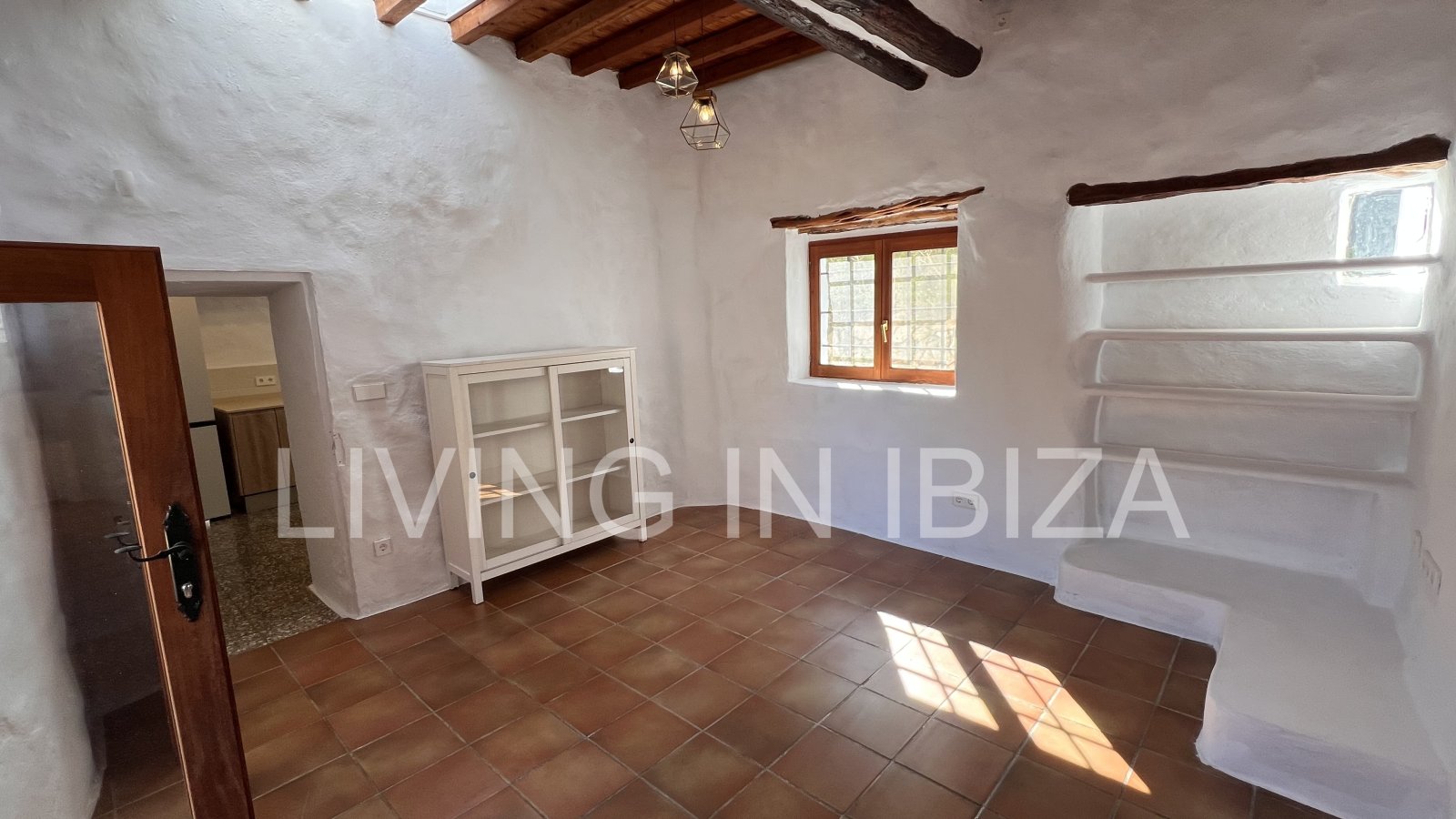 Se alquila anual en Santa Gertrudis, Ibiza.Casa Payesa con toques de actualidad, donde podrá disfrutar del encanto de vivir rodeado por la naturaleza.