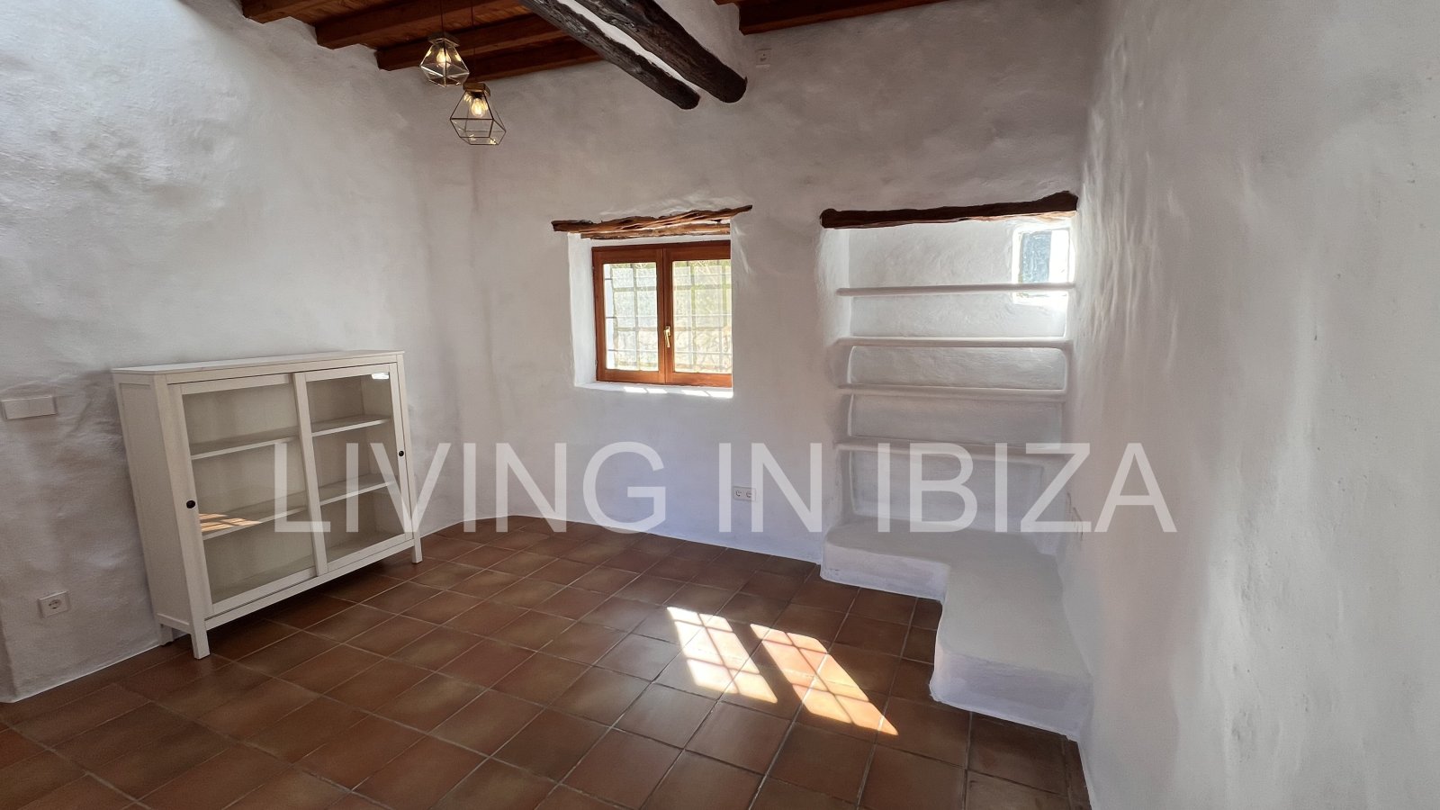 Se alquila anual en Santa Gertrudis, Ibiza.Casa Payesa con toques de actualidad, donde podrá disfrutar del encanto de vivir rodeado por la naturaleza.