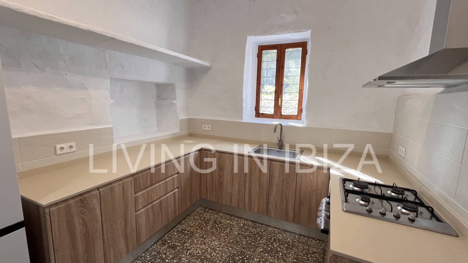 Se alquila anual en Santa Gertrudis, Ibiza.Casa Payesa con toques de actualidad, donde podrá disfrutar del encanto de vivir rodeado por la naturaleza.