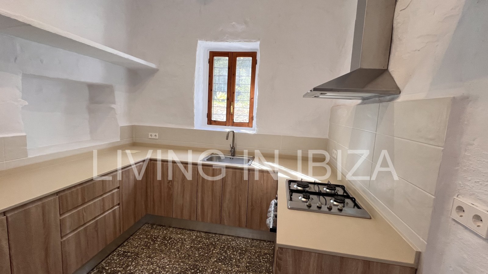 Se alquila anual en Santa Gertrudis, Ibiza.Casa Payesa con toques de actualidad, donde podrá disfrutar del encanto de vivir rodeado por la naturaleza.