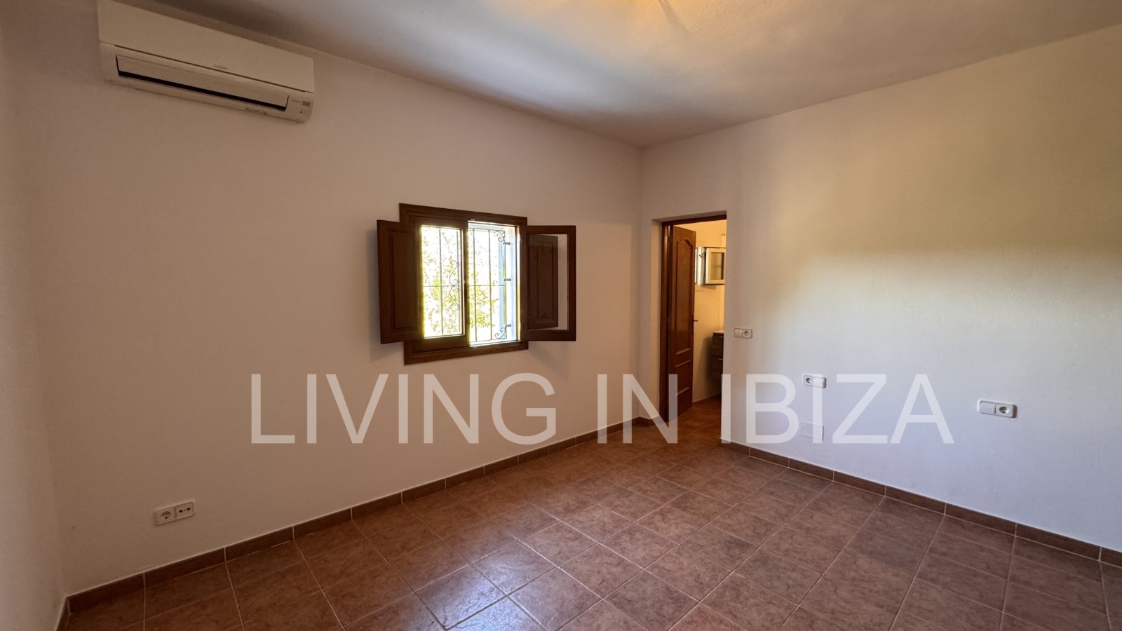 Se alquila anual. Casa independiente «Blumenfeld»: cerca de San Carlos, en Santa Eulalia del Río (Ibiza), en dirección del Valle de Morna. 