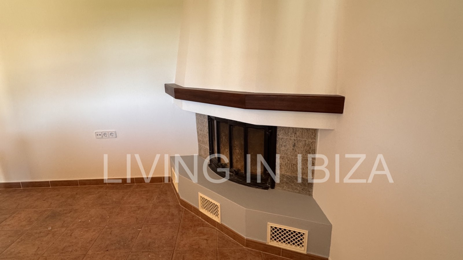 Se alquila anual. Casa independiente «Blumenfeld»: cerca de San Carlos, en Santa Eulalia del Río (Ibiza), en dirección del Valle de Morna. 