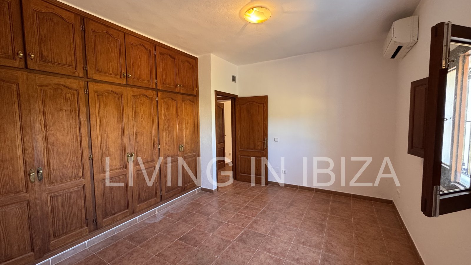 Se alquila anual. Casa independiente «Blumenfeld»: cerca de San Carlos, en Santa Eulalia del Río (Ibiza), en dirección del Valle de Morna. 