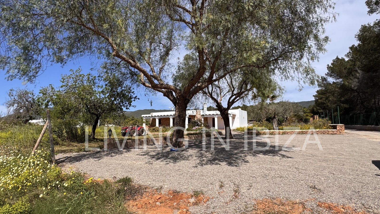 Se alquila anual. Casa independiente «Blumenfeld»: cerca de San Carlos, en Santa Eulalia del Río (Ibiza), en dirección del Valle de Morna. 