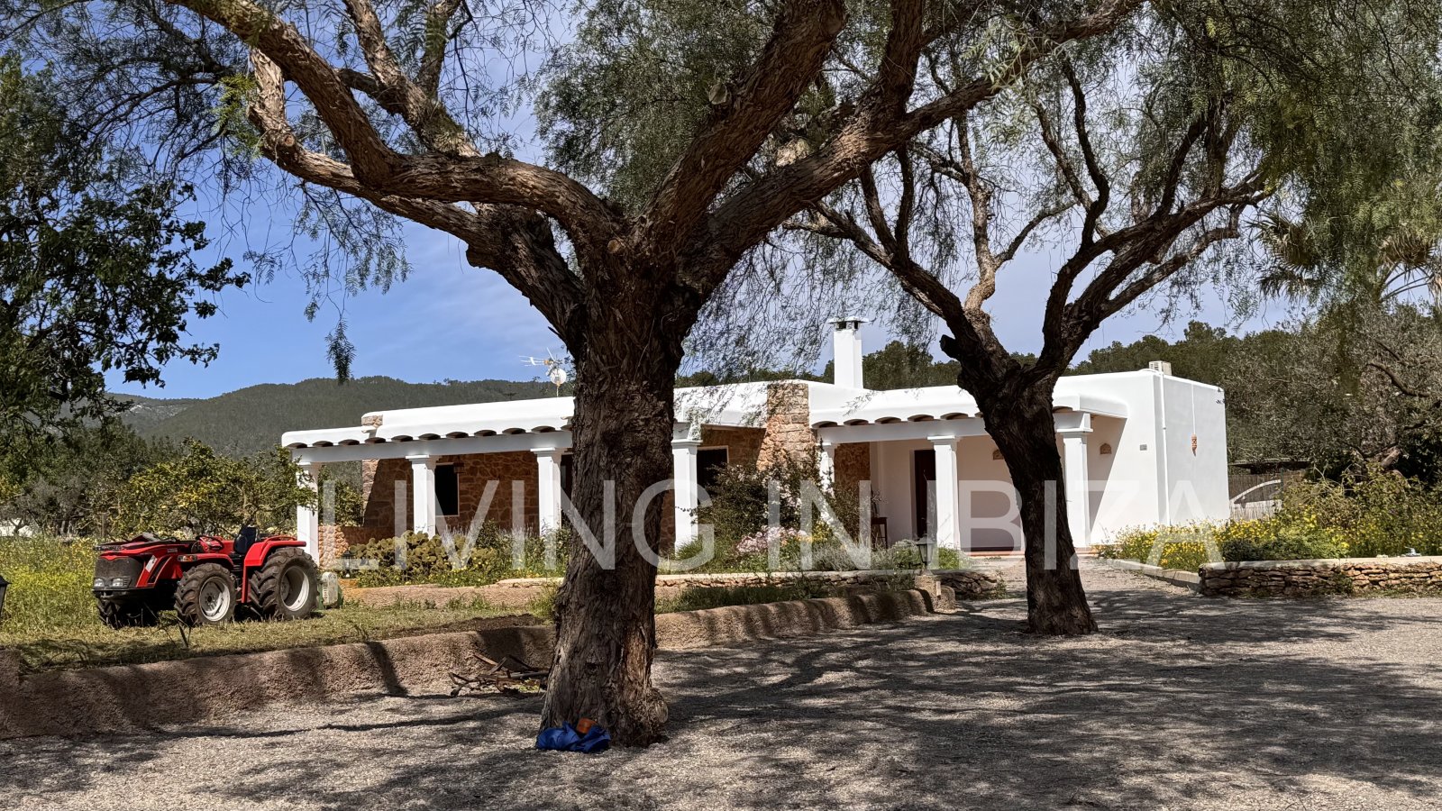 Se alquila anual. Casa independiente «Blumenfeld»: cerca de San Carlos, en Santa Eulalia del Río (Ibiza), en dirección del Valle de Morna. 