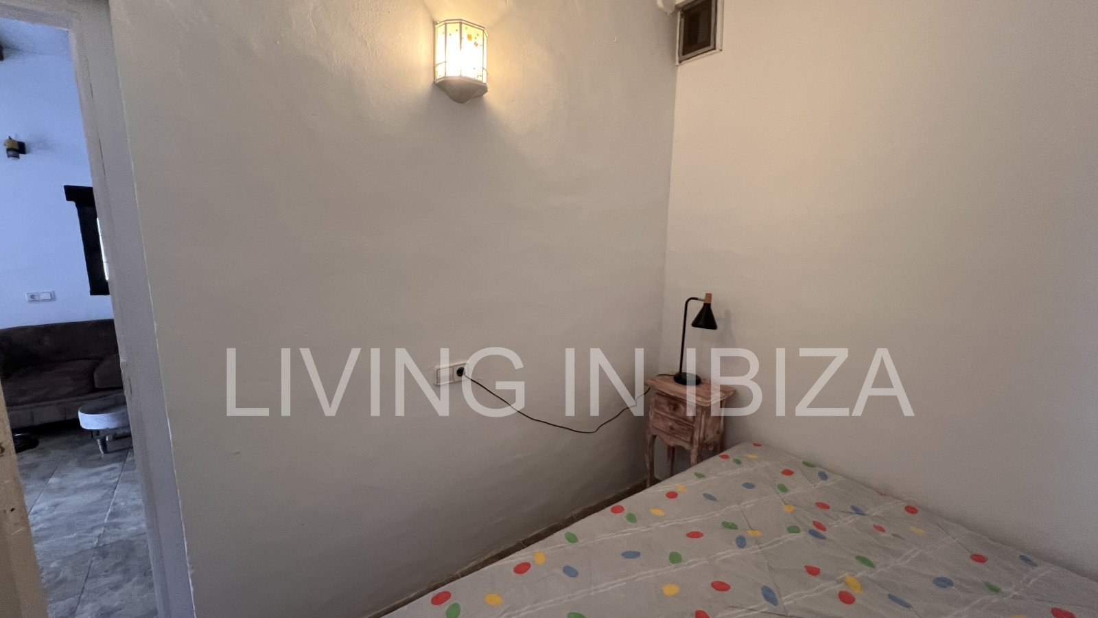 CONTRATO TEMPORAL. Se alquila confortable casa independiente, unifamiliar en Es Canar, Santa Eulalia del Rio. A unos 800 metros del mar. Con piscina