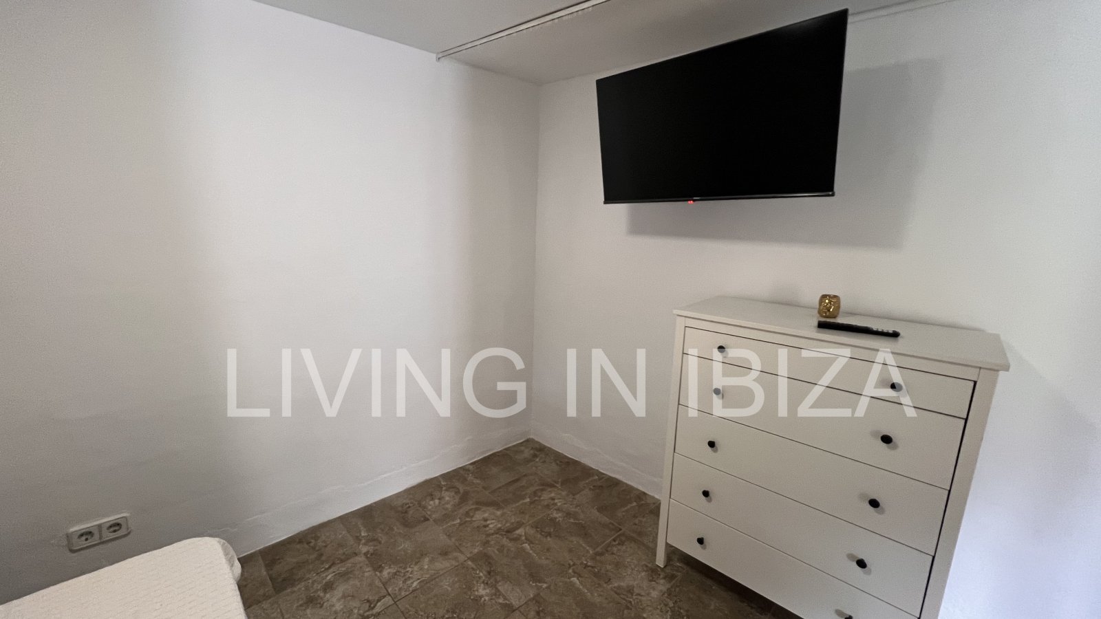 CONTRATO TEMPORAL. Se alquila confortable casa independiente, unifamiliar en Es Canar, Santa Eulalia del Rio. A unos 800 metros del mar. Con piscina