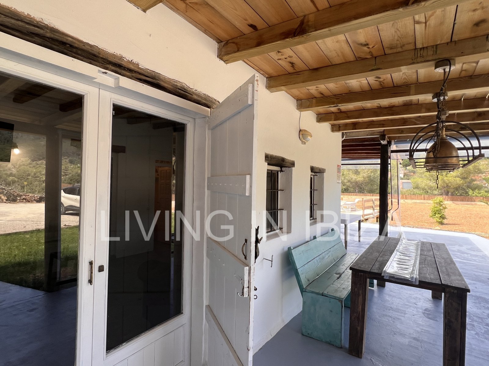 CONTRATO TEMPORAL. Se alquila confortable casa independiente, unifamiliar en Es Canar, Santa Eulalia del Rio. A unos 800 metros del mar. Con piscina