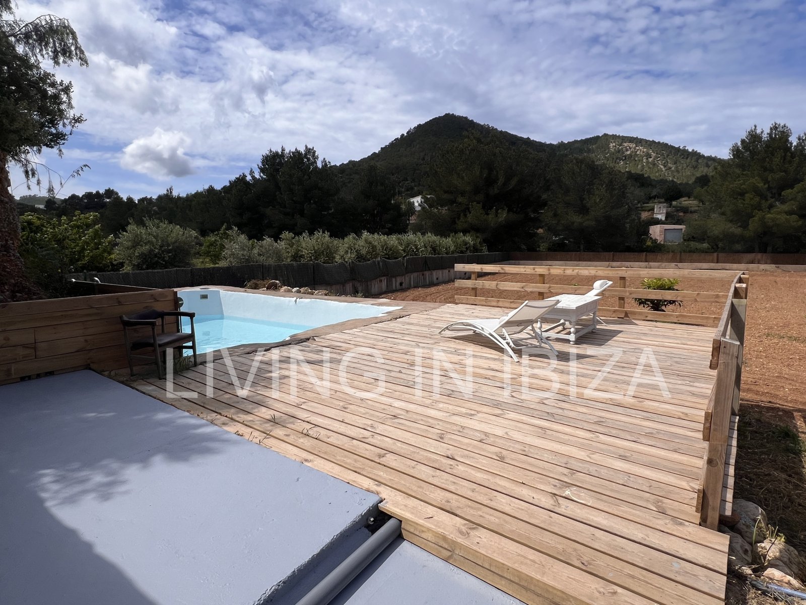 CONTRATO TEMPORAL. Se alquila confortable casa independiente, unifamiliar en Es Canar, Santa Eulalia del Rio. A unos 800 metros del mar. Con piscina