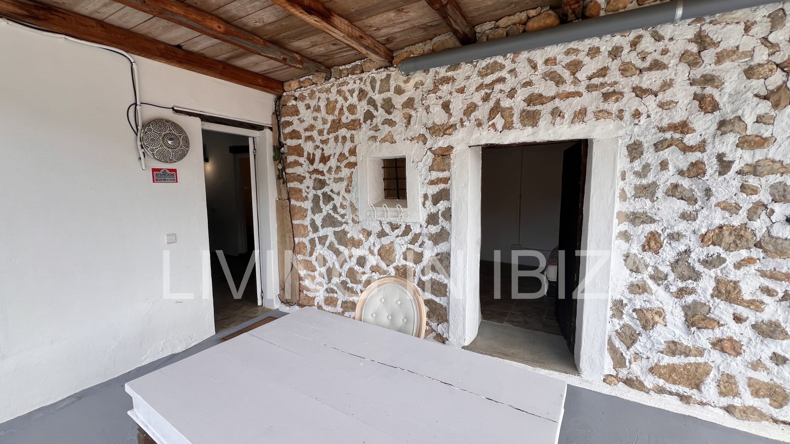 CONTRATO TEMPORAL. Se alquila confortable casa independiente, unifamiliar en Es Canar, Santa Eulalia del Rio. A unos 800 metros del mar. Con piscina