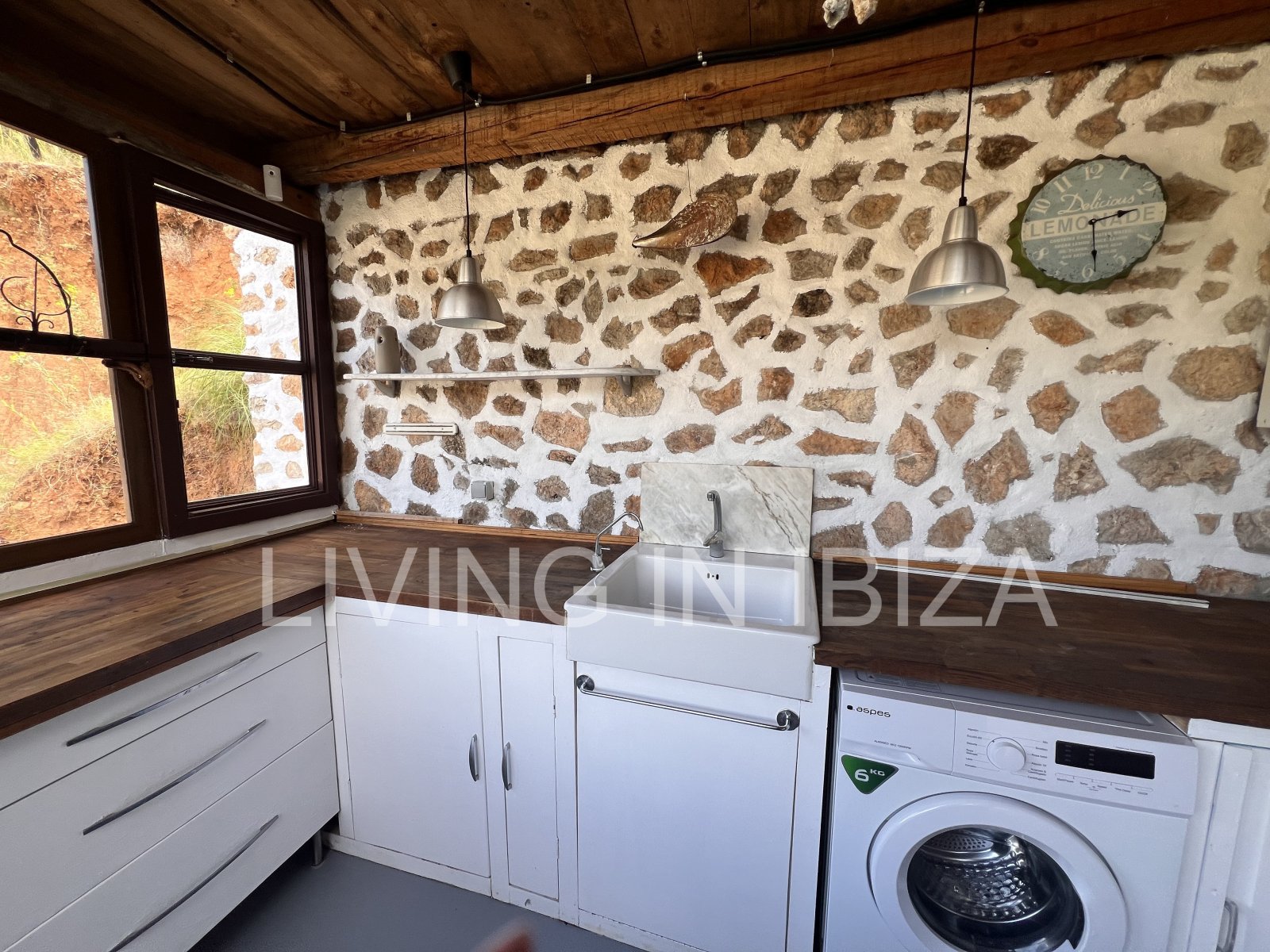 CONTRATO TEMPORAL. Se alquila confortable casa independiente, unifamiliar en Es Canar, Santa Eulalia del Rio. A unos 800 metros del mar. Con piscina