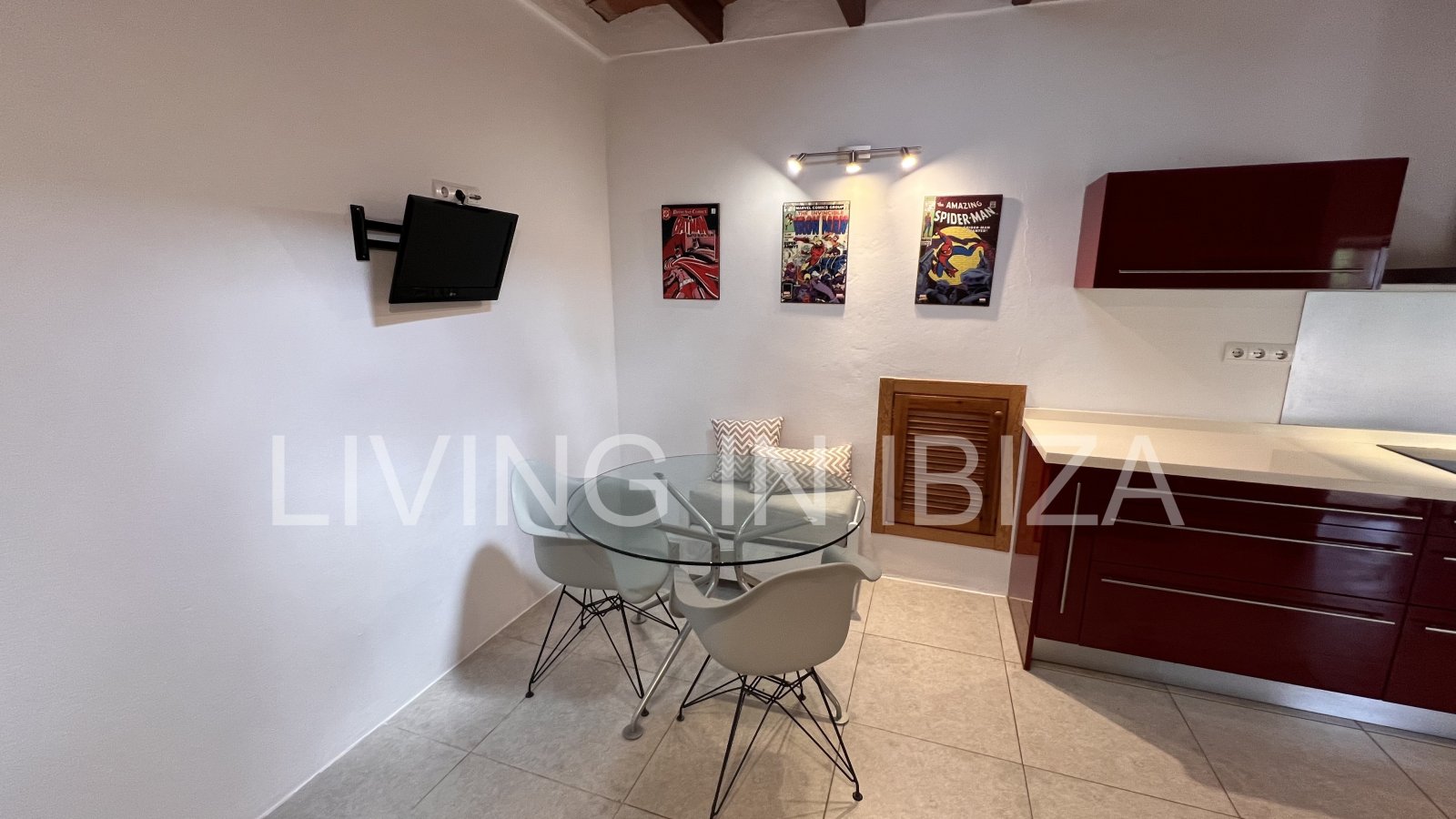 casa de ensueño en alquiler por la temporada de verano en el municipio de Santa Eulalia del Río (Ibiza). Si busca desconectar, este es el lugar ideal.