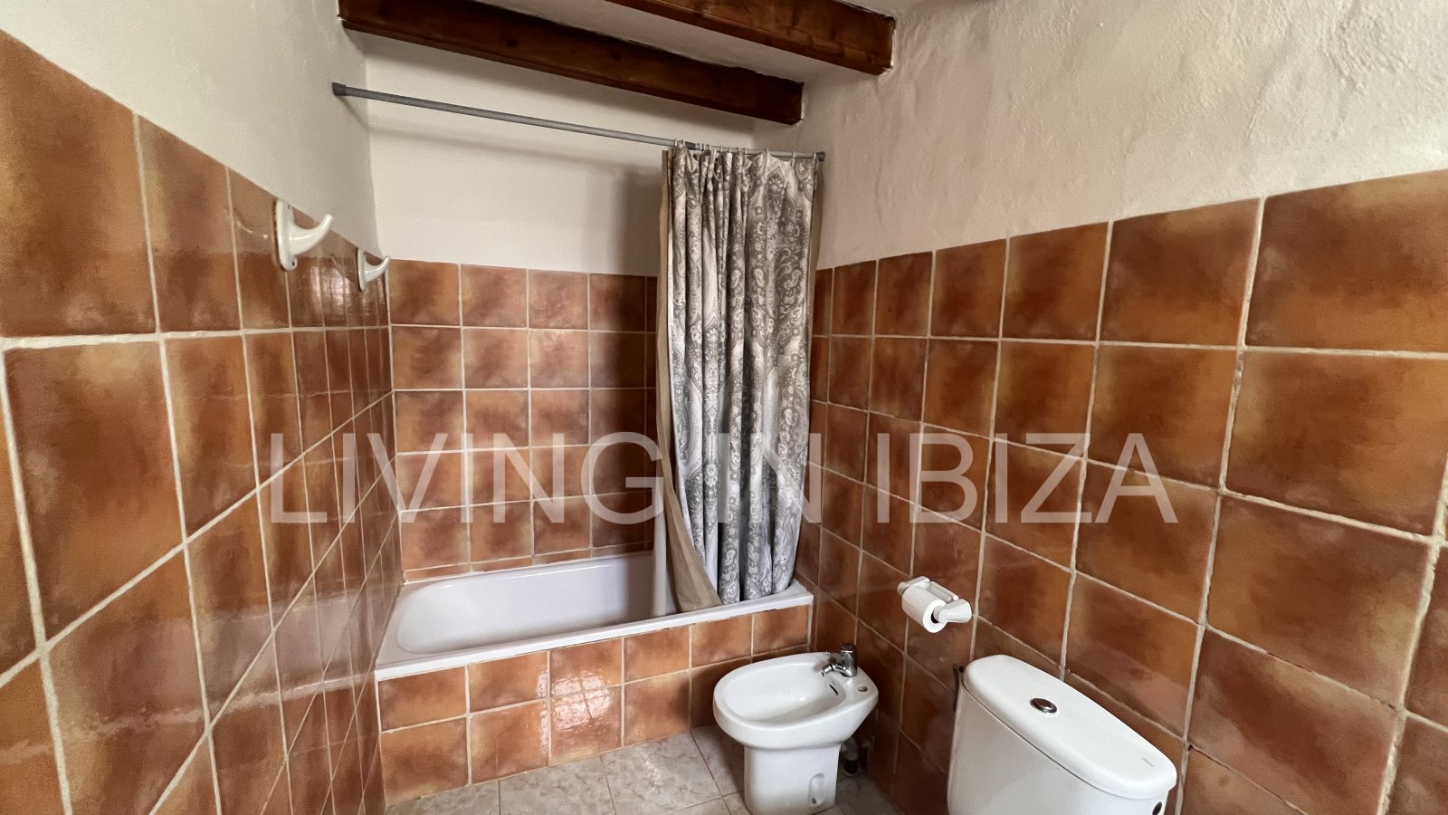 casa de ensueño en alquiler por la temporada de verano en el municipio de Santa Eulalia del Río (Ibiza). Si busca desconectar, este es el lugar ideal.