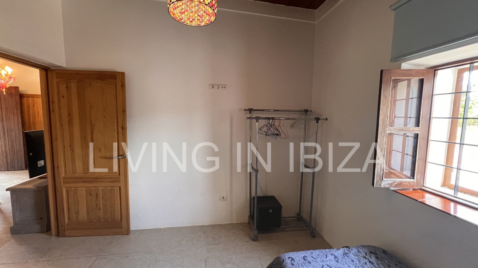 casa de ensueño en alquiler por la temporada de verano en el municipio de Santa Eulalia del Río (Ibiza). Si busca desconectar, este es el lugar ideal.