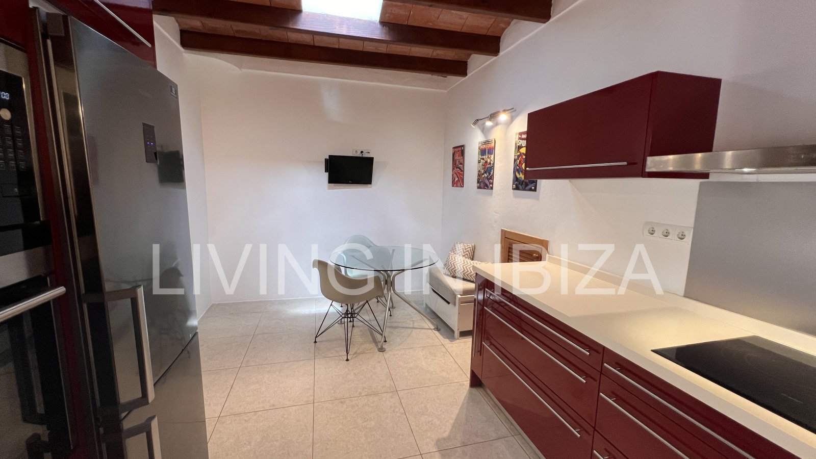 casa de ensueño en alquiler por la temporada de verano en el municipio de Santa Eulalia del Río (Ibiza). Si busca desconectar, este es el lugar ideal.