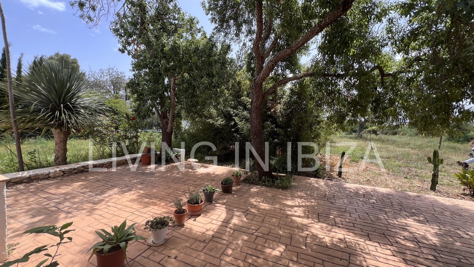 casa de ensueño en alquiler por la temporada de verano en el municipio de Santa Eulalia del Río (Ibiza). Si busca desconectar, este es el lugar ideal.