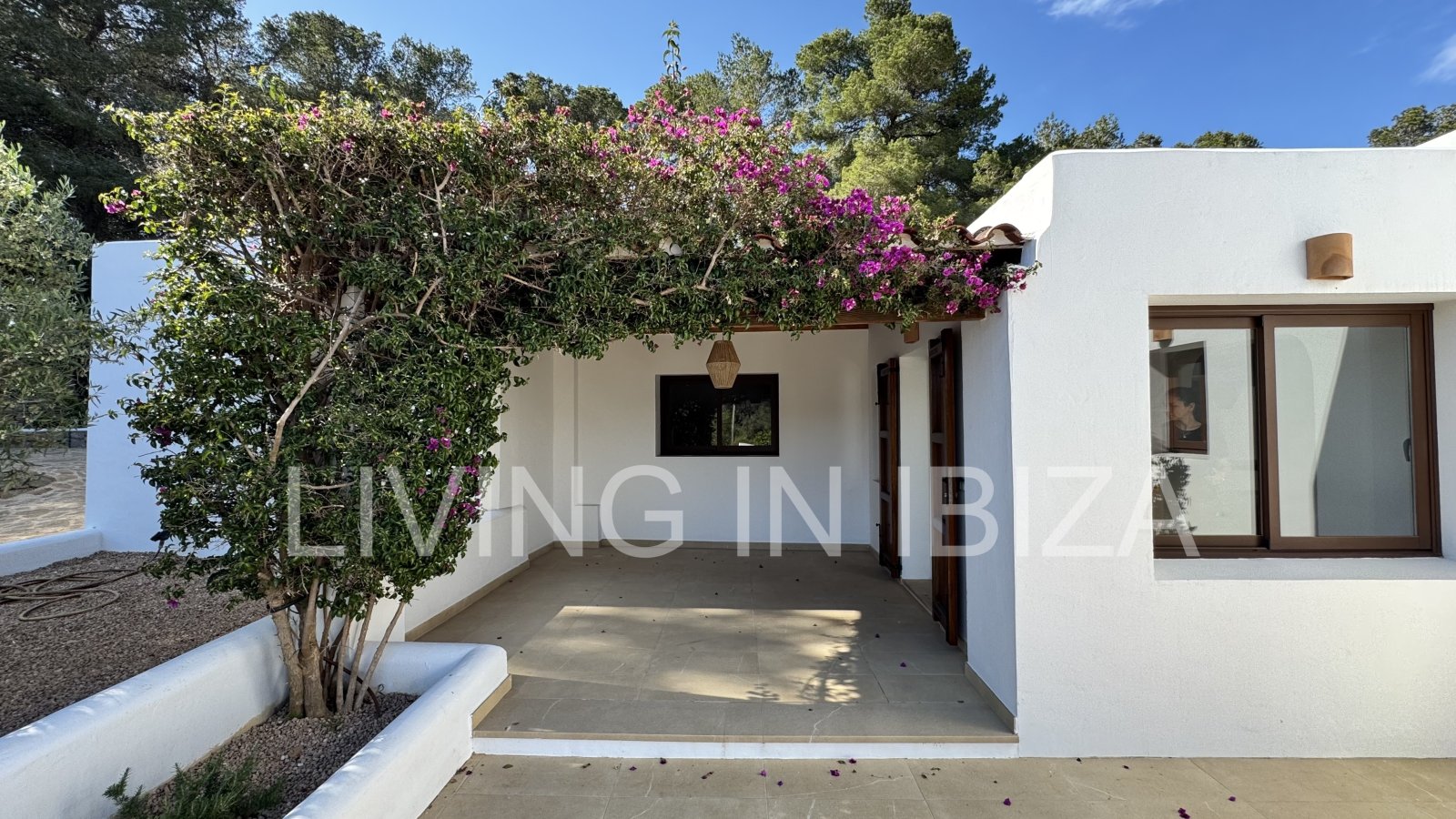 Alquiler a largo plazo anual. Confortable villa renovada con piscina de sal, zona rural tranquila y privada de Santa Gertrudis y San Lorenzo Ibiza