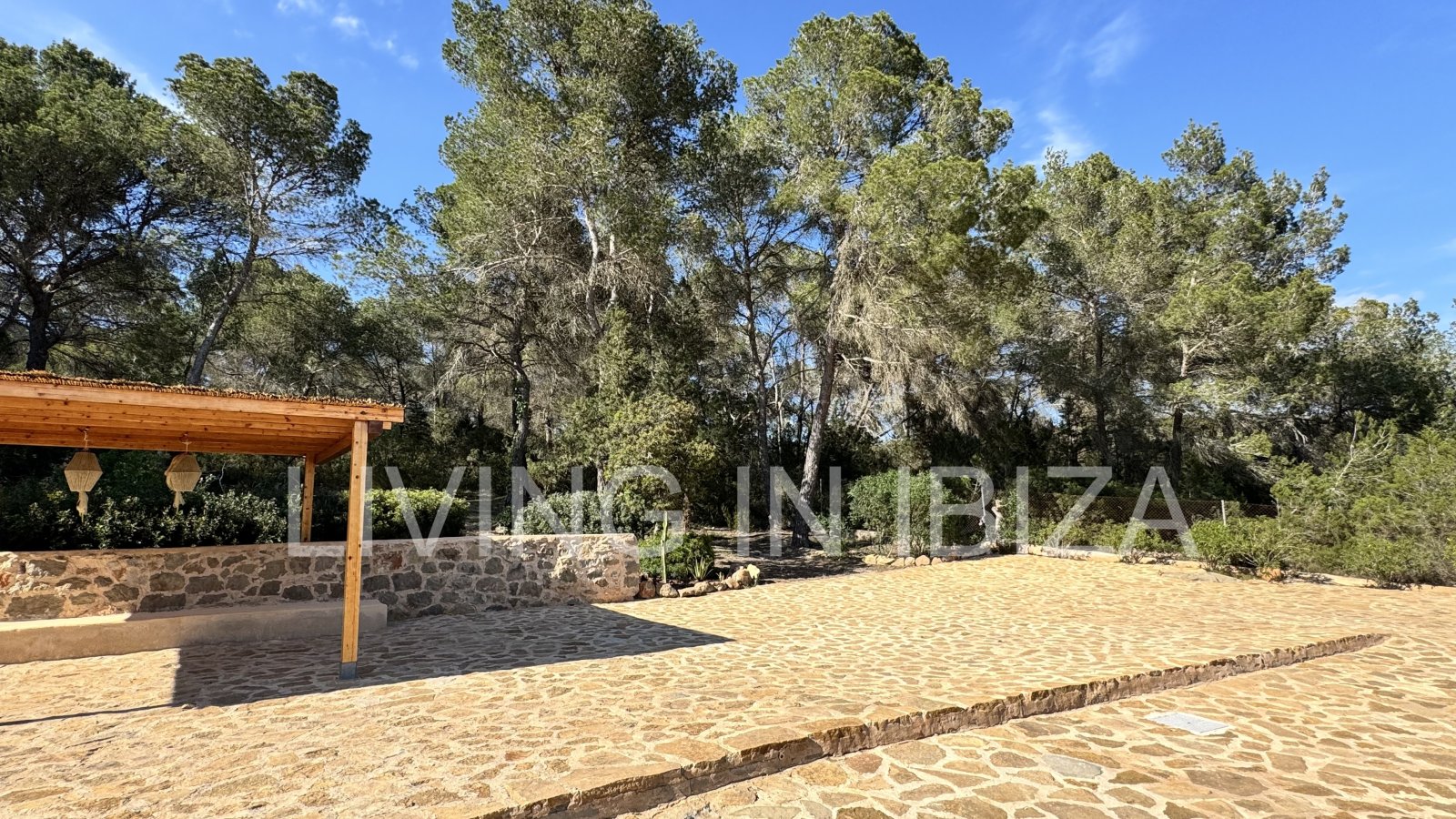 Alquiler a largo plazo anual. Confortable villa renovada con piscina de sal, zona rural tranquila y privada de Santa Gertrudis y San Lorenzo Ibiza