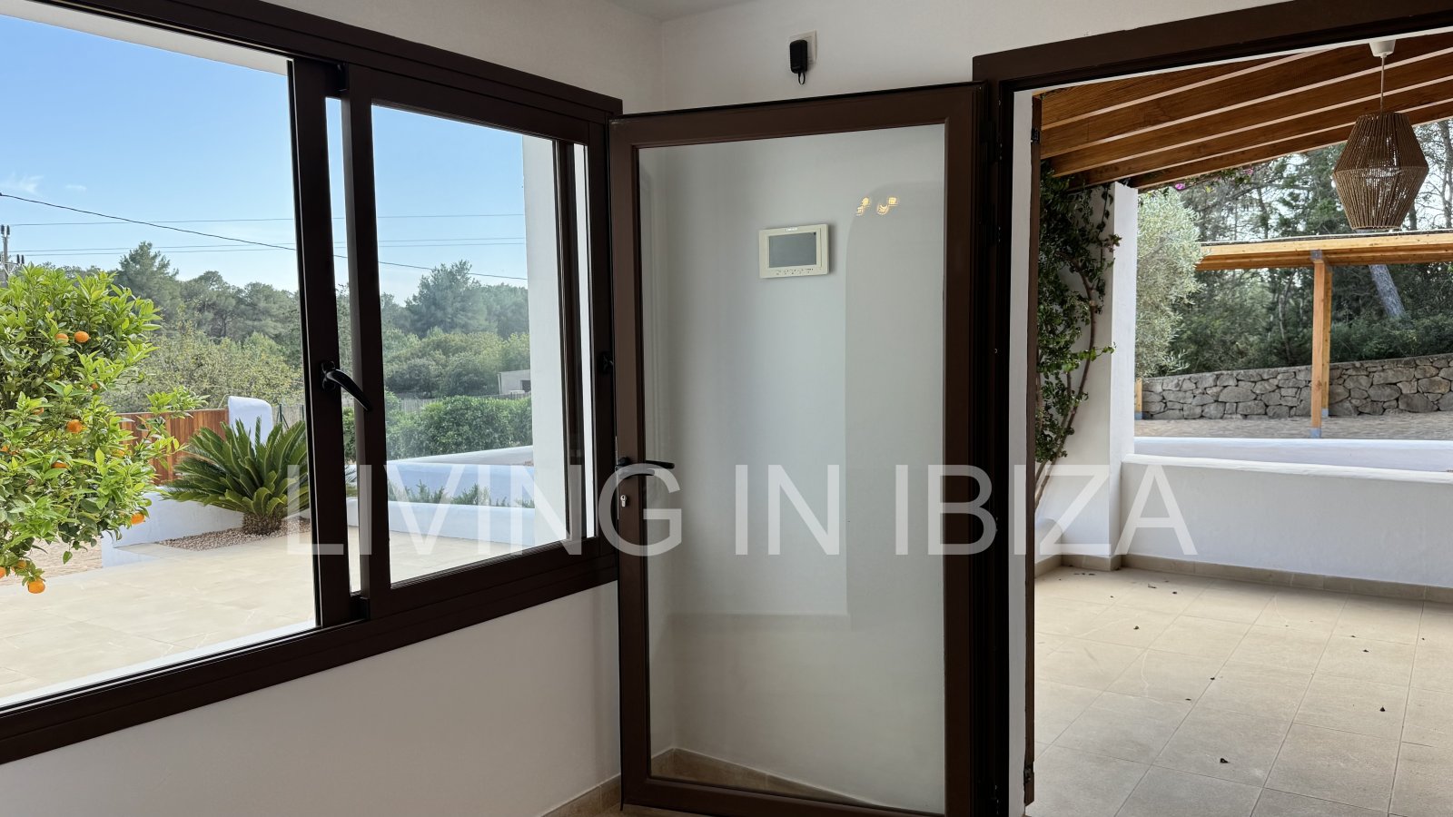 Alquiler a largo plazo anual. Confortable villa renovada con piscina de sal, zona rural tranquila y privada de Santa Gertrudis y San Lorenzo Ibiza