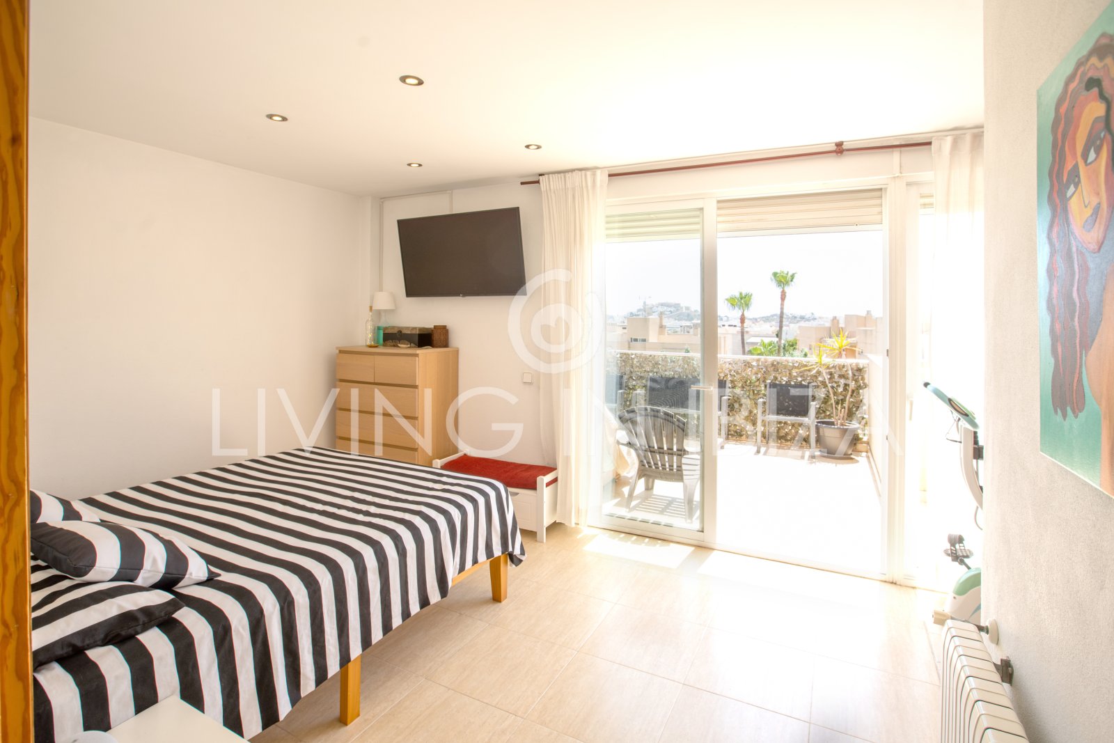EN VENTA: THE SKY OF IBIZA, vivienda adosada de cuatro plantas (triplex) en Ibiza, zona Can Misses. 4 dormitorios, piscina a 5 minutos del aeropuerto