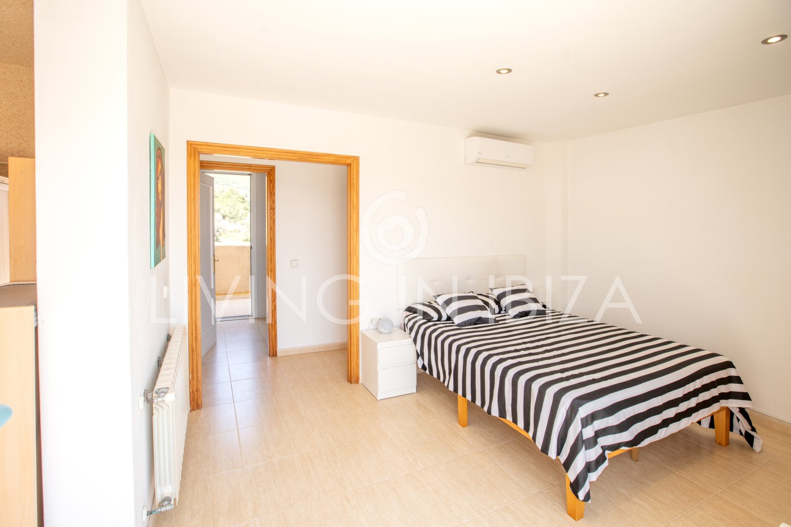 EN VENTA: THE SKY OF IBIZA, vivienda adosada de cuatro plantas (triplex) en Ibiza, zona Can Misses. 4 dormitorios, piscina a 5 minutos del aeropuerto