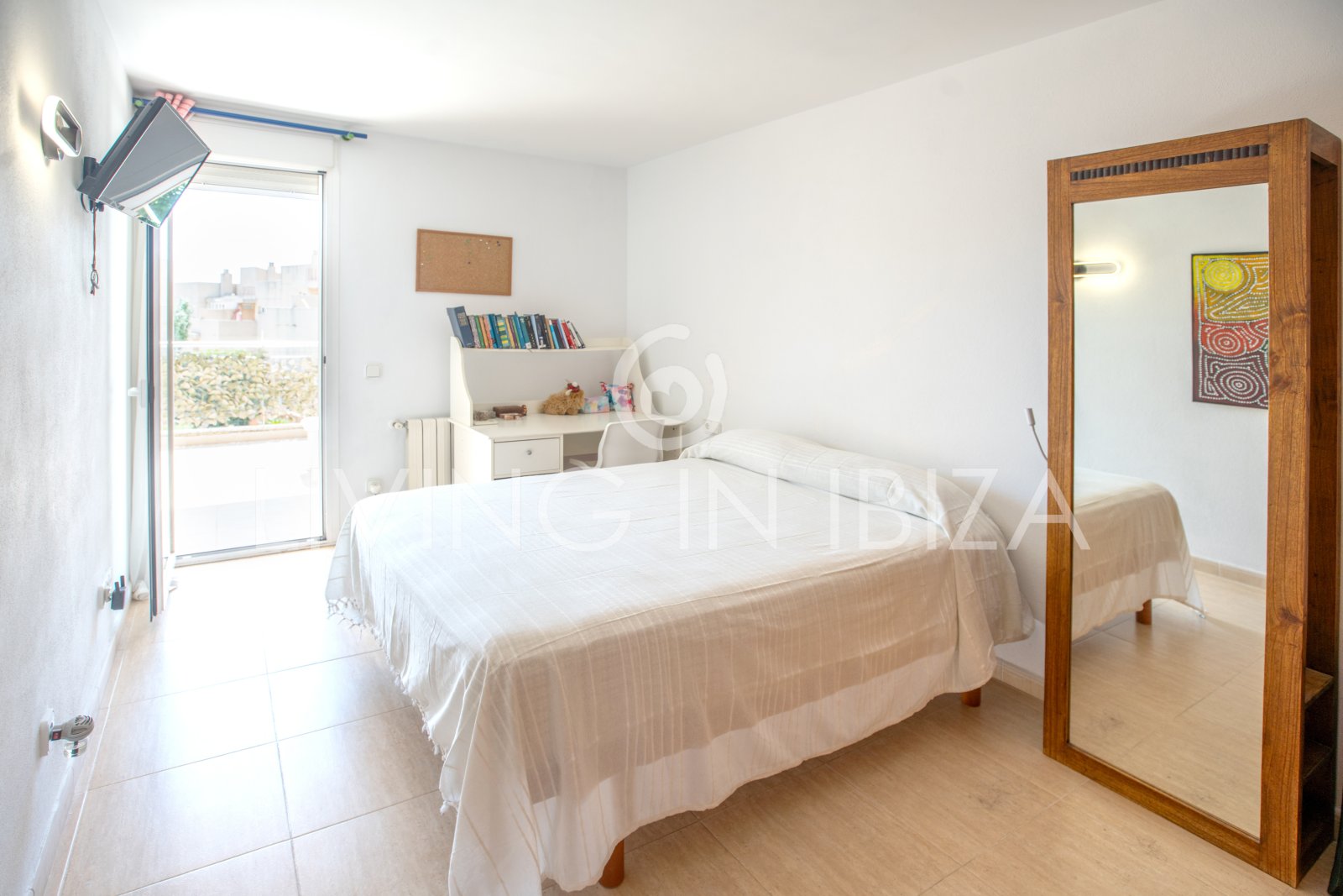 EN VENTA: THE SKY OF IBIZA, vivienda adosada de cuatro plantas (triplex) en Ibiza, zona Can Misses. 4 dormitorios, piscina a 5 minutos del aeropuerto